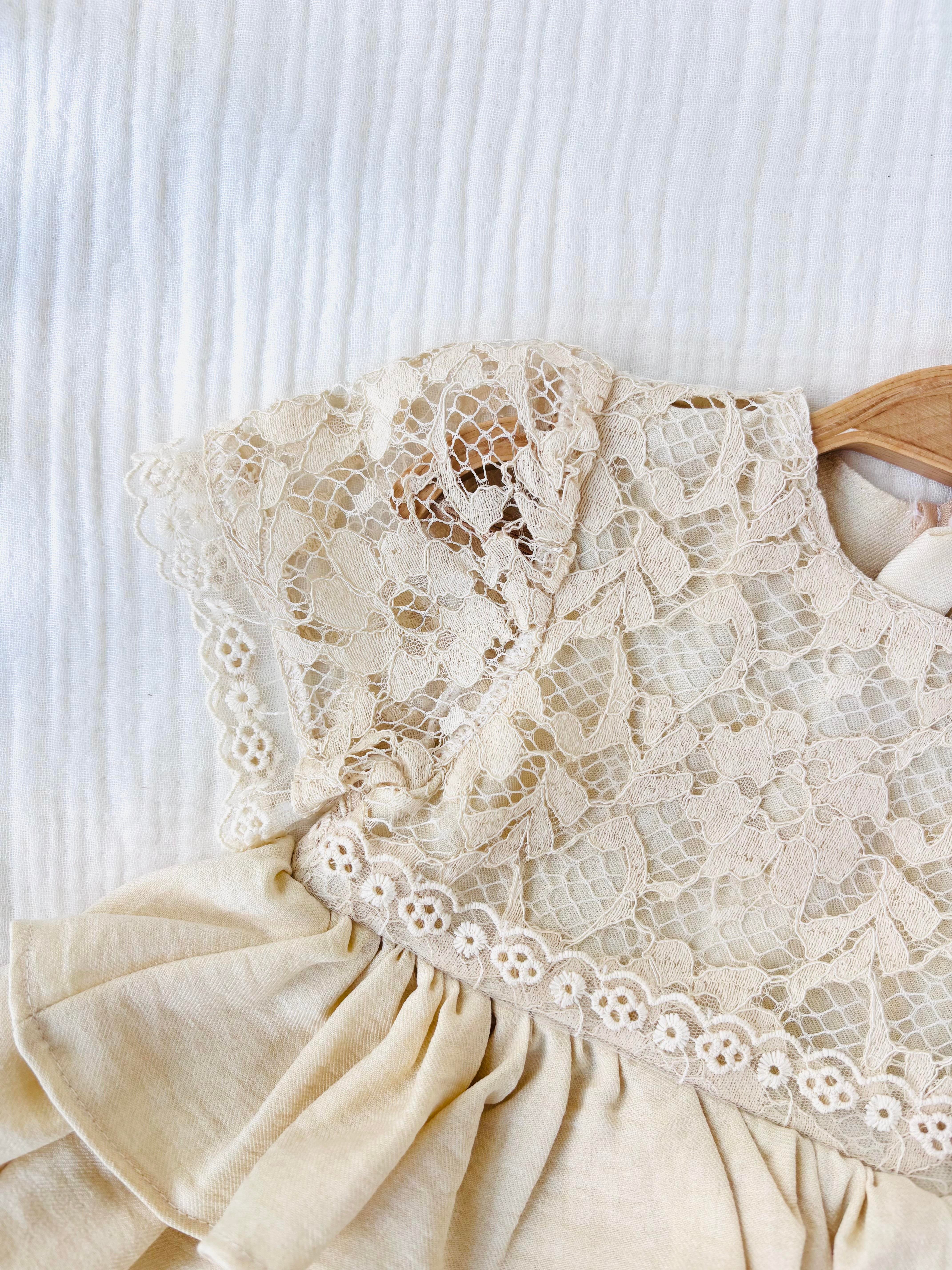 Daphne 3 Katlı Dantel Elbise - Krem