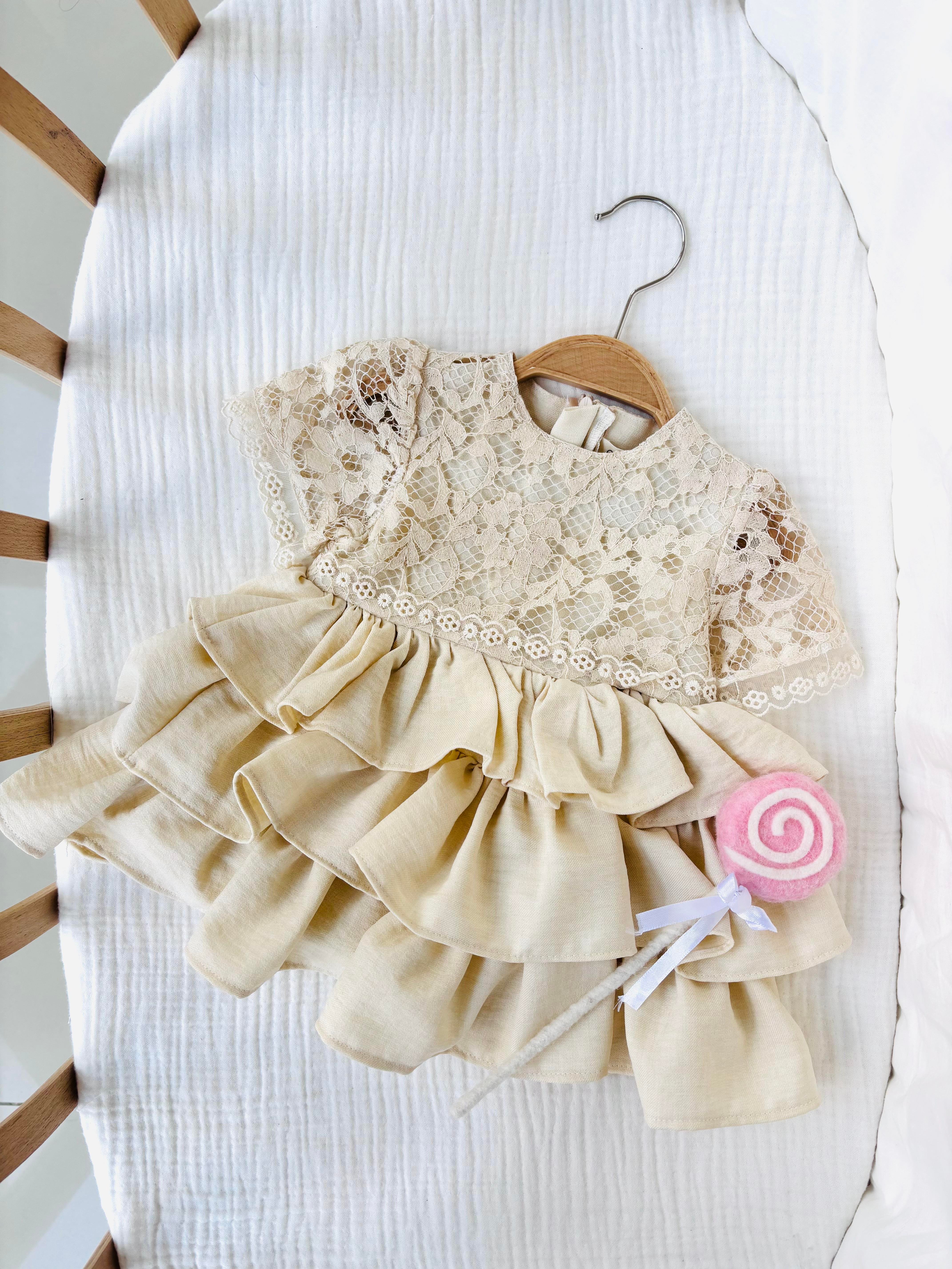 Daphne 3 Katlı Dantel Elbise - Krem