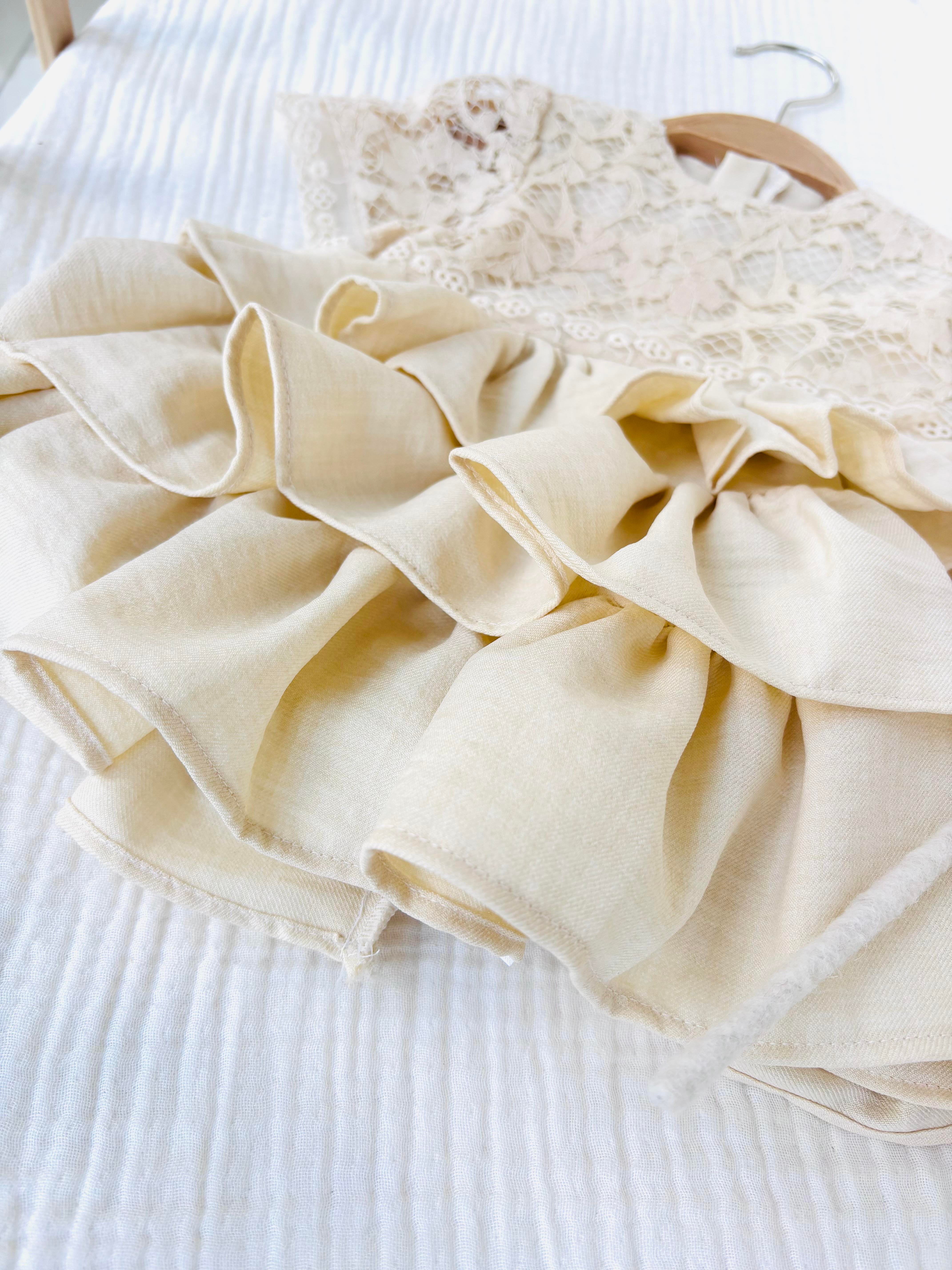 Daphne 3 Katlı Dantel Elbise - Krem