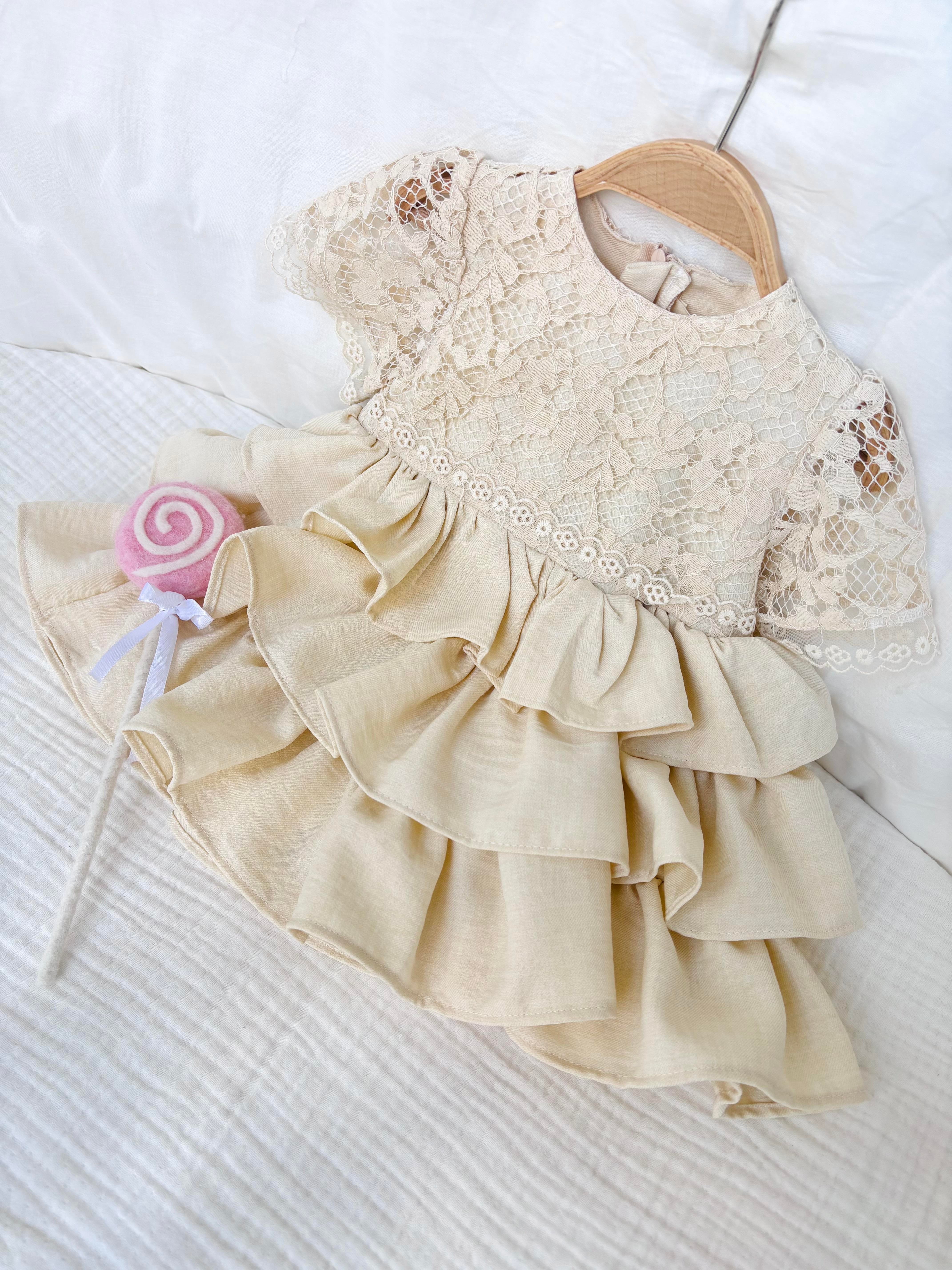 Daphne 3 Katlı Dantel Elbise - Krem