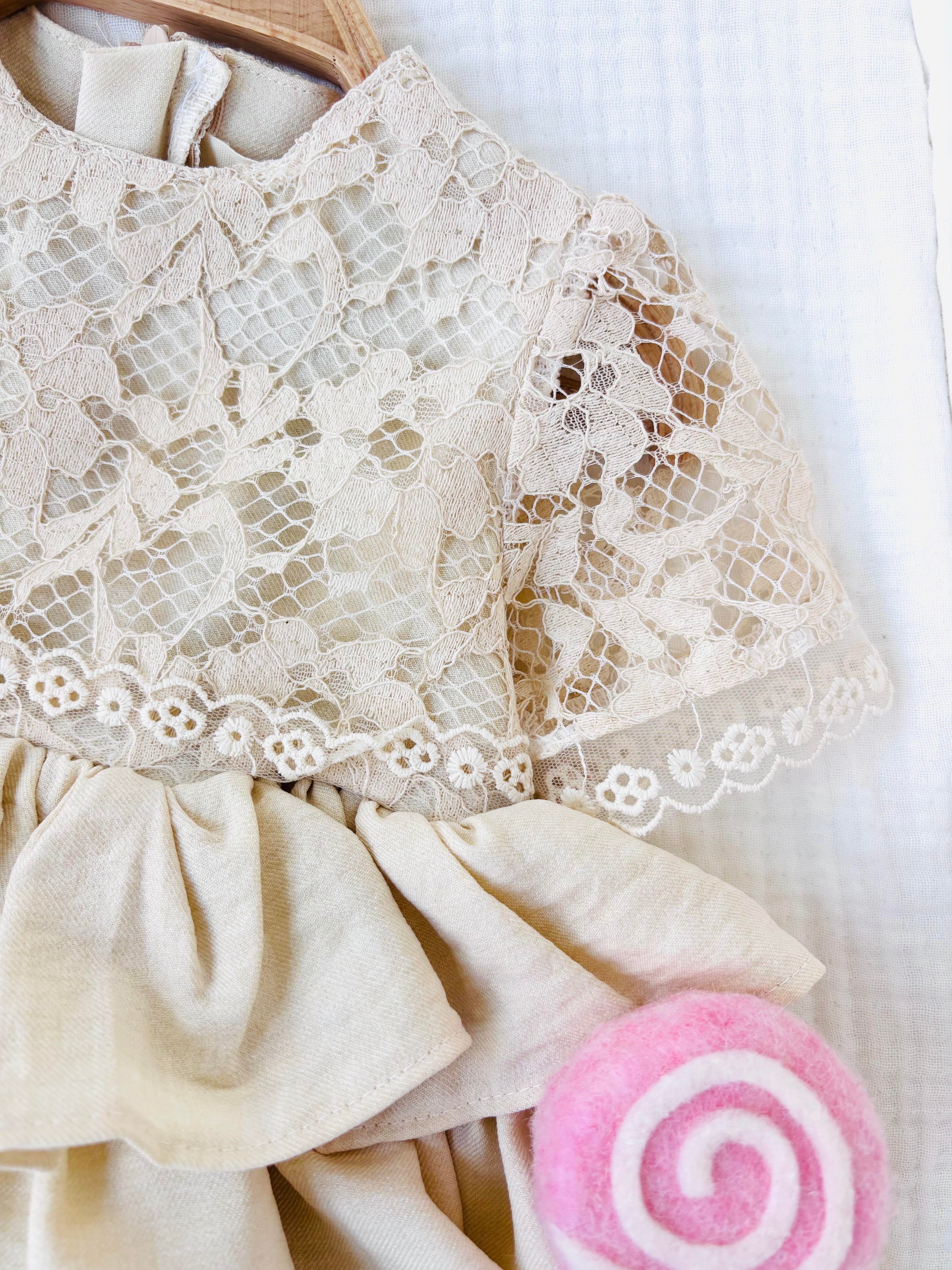 Daphne 3 Katlı Dantel Elbise - Krem