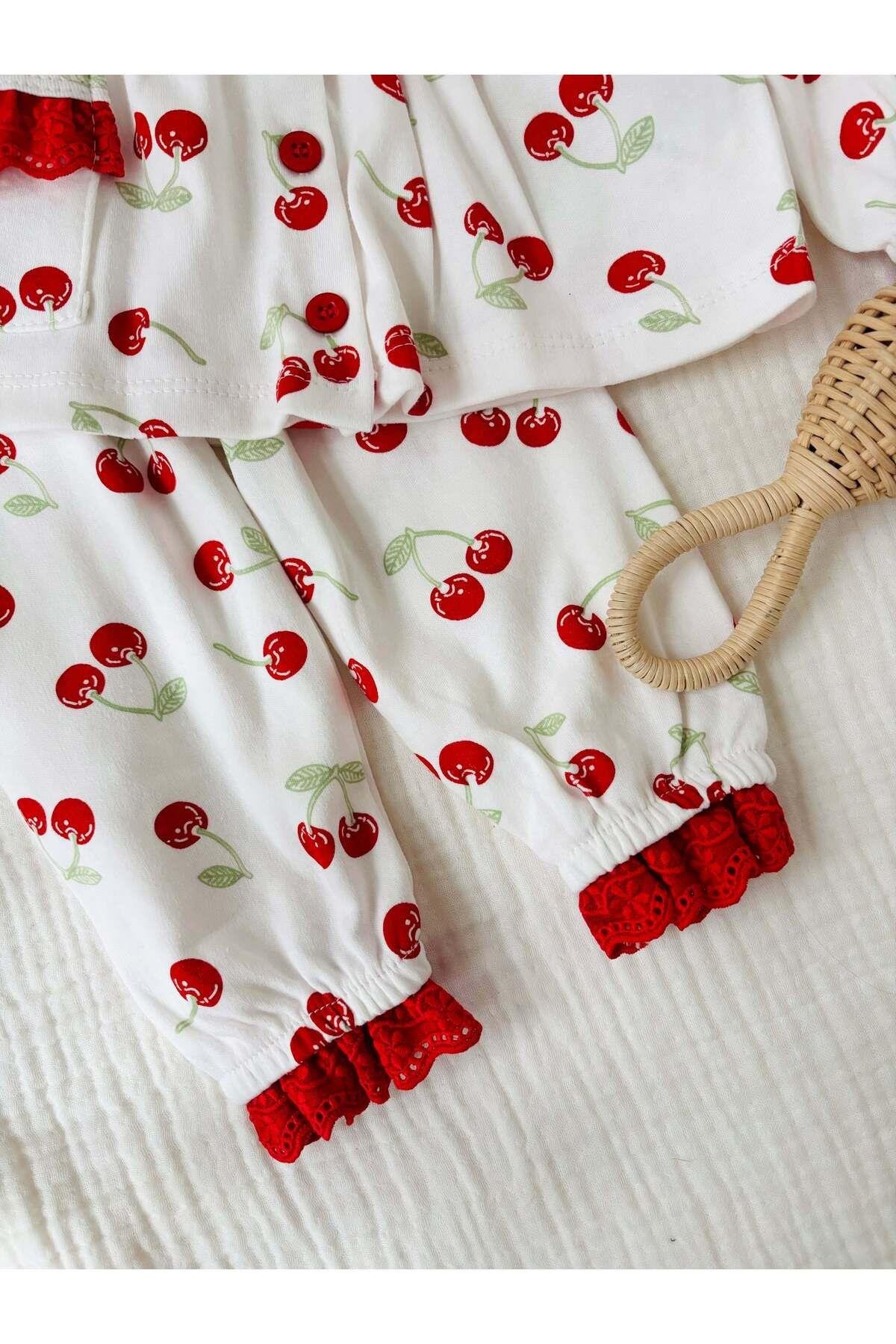 Fistolu Kiraz Desenli Beyaz Pijama Takımı