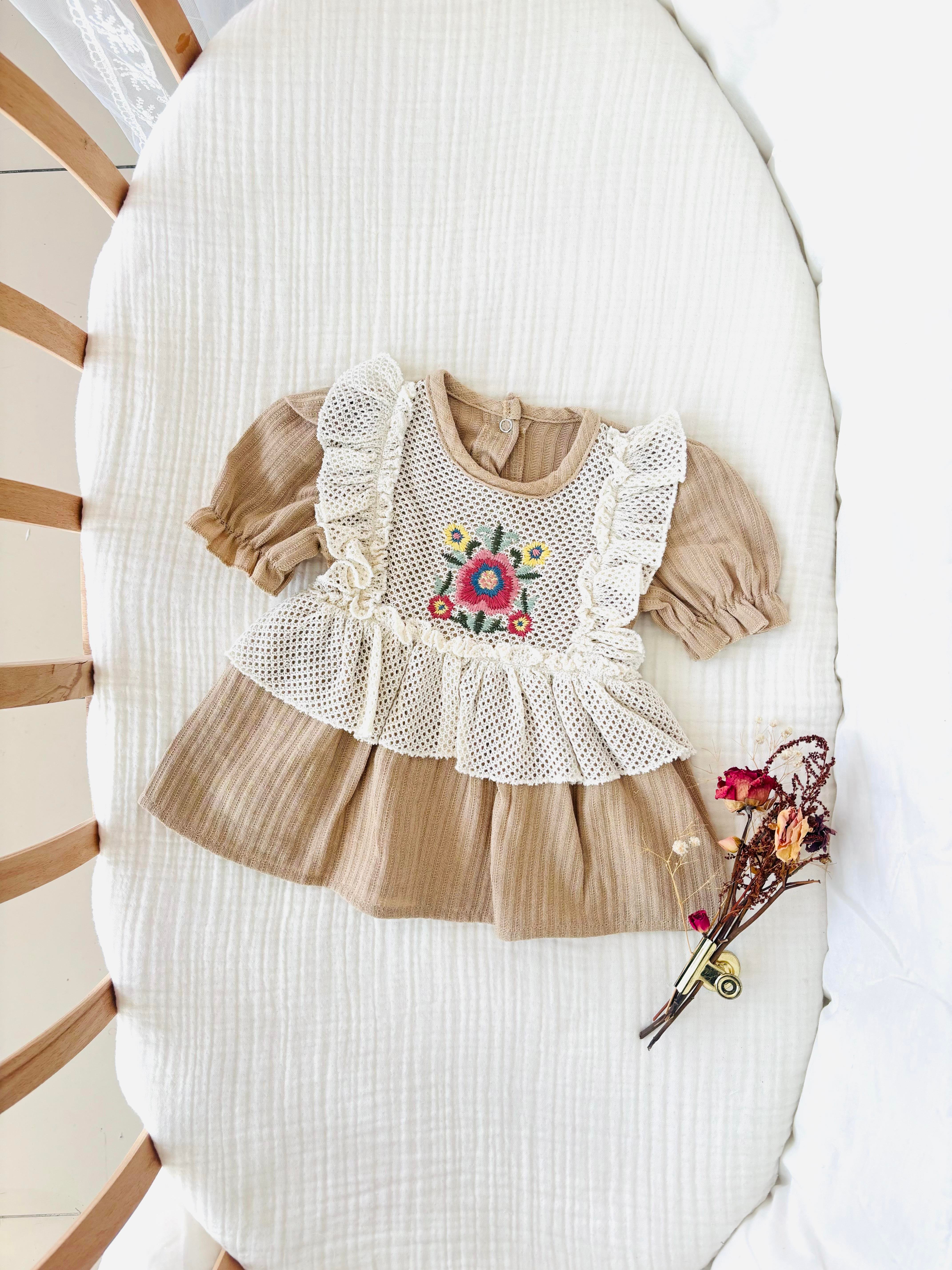 Holly İşlemeli Elbise - Bej