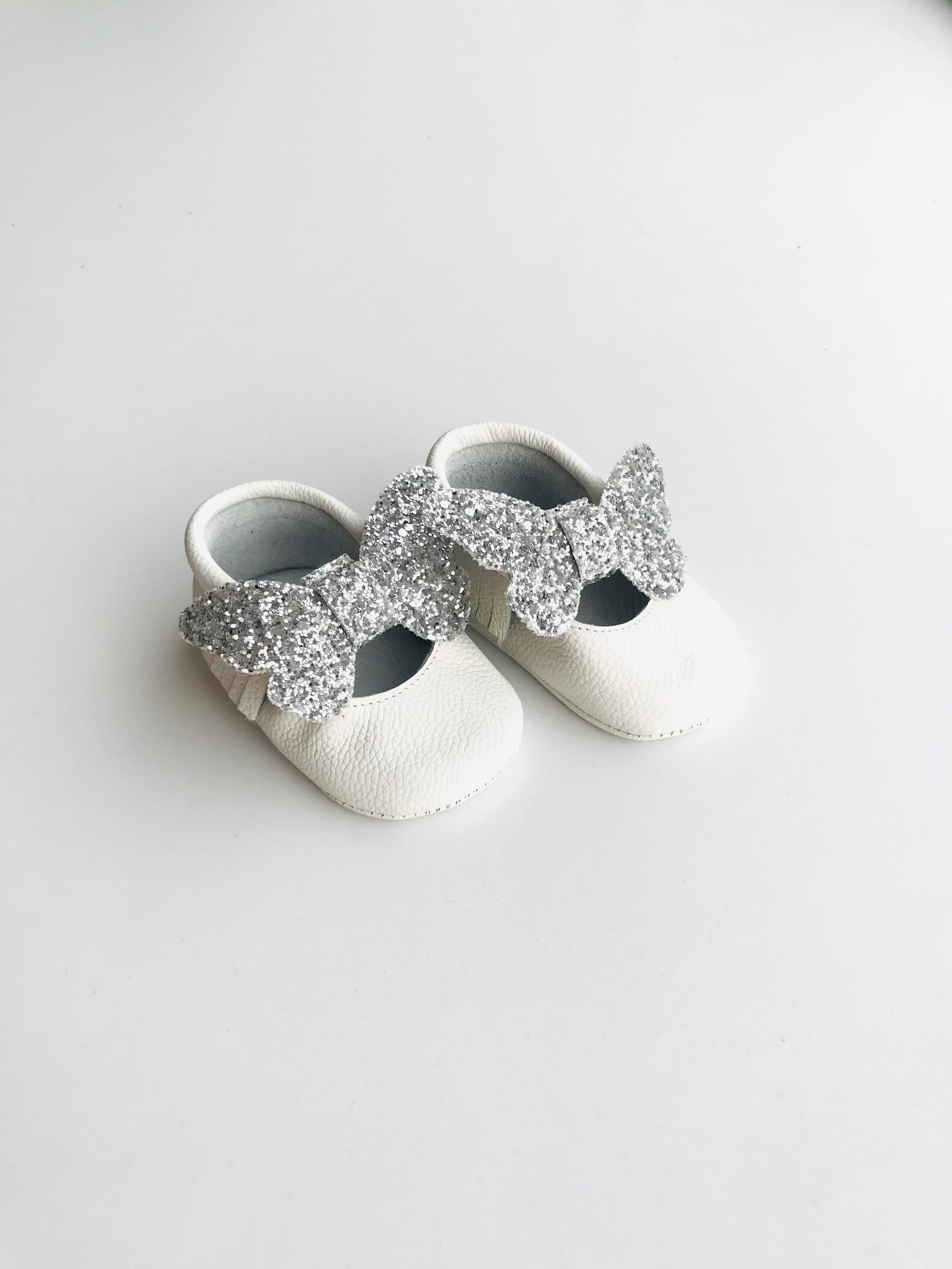 Kelebek Detaylı Parlak Kız Bebek Ayakkabı - Beyaz
