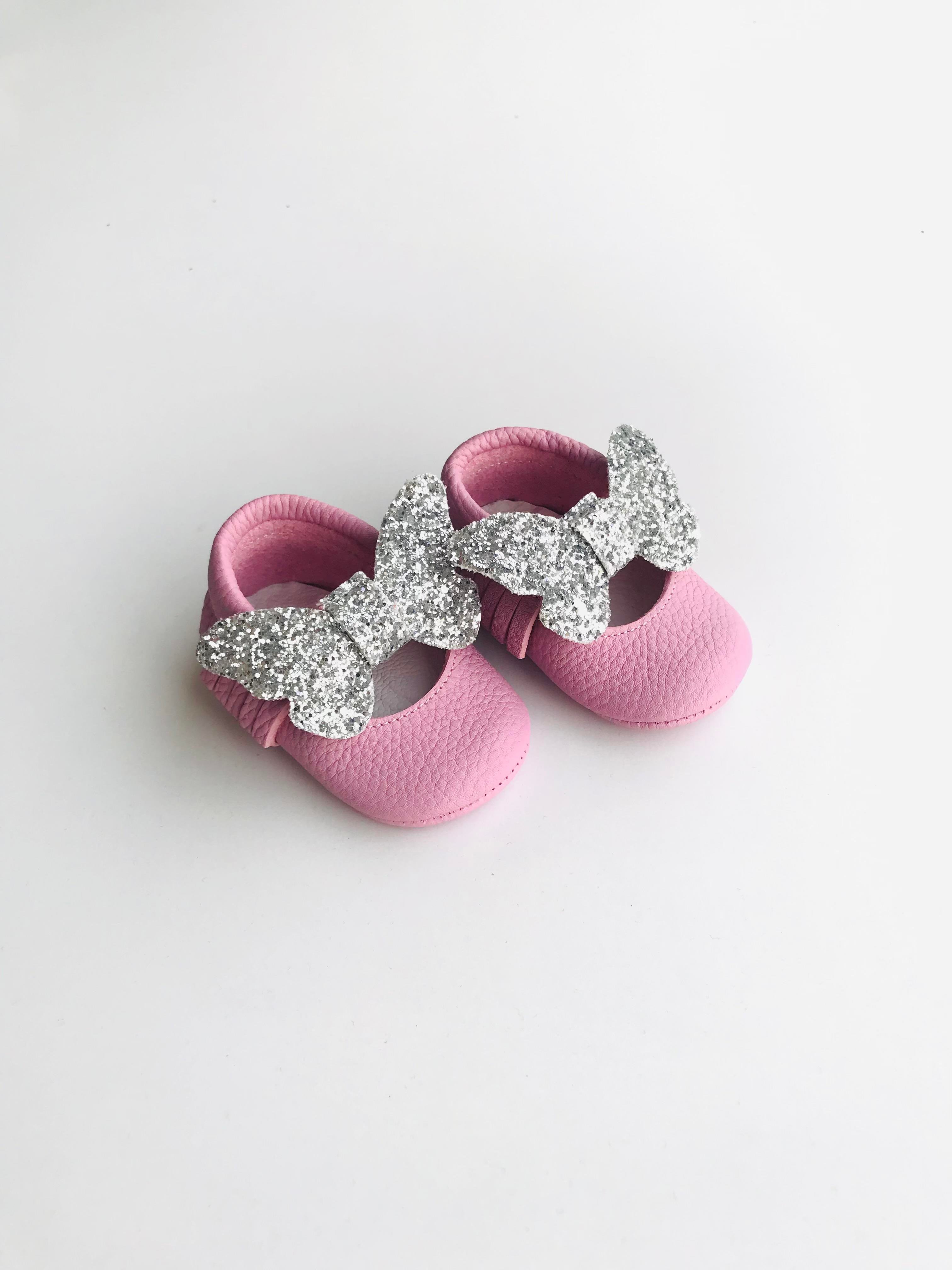 Kelebek Detaylı Parlak Kız Bebek Ayakkabı - Pembe