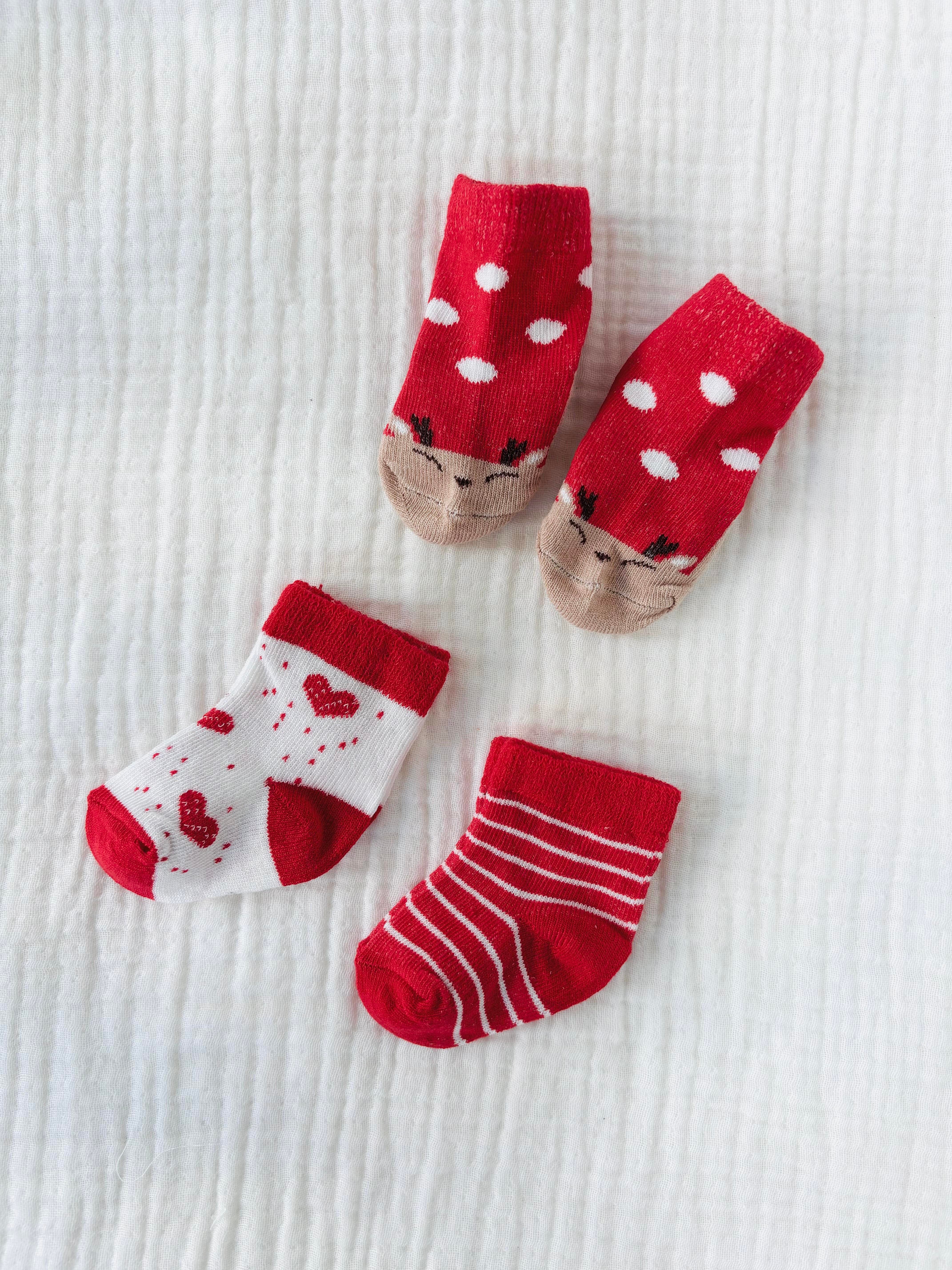 Kırmızı Desenli Çorap Seti