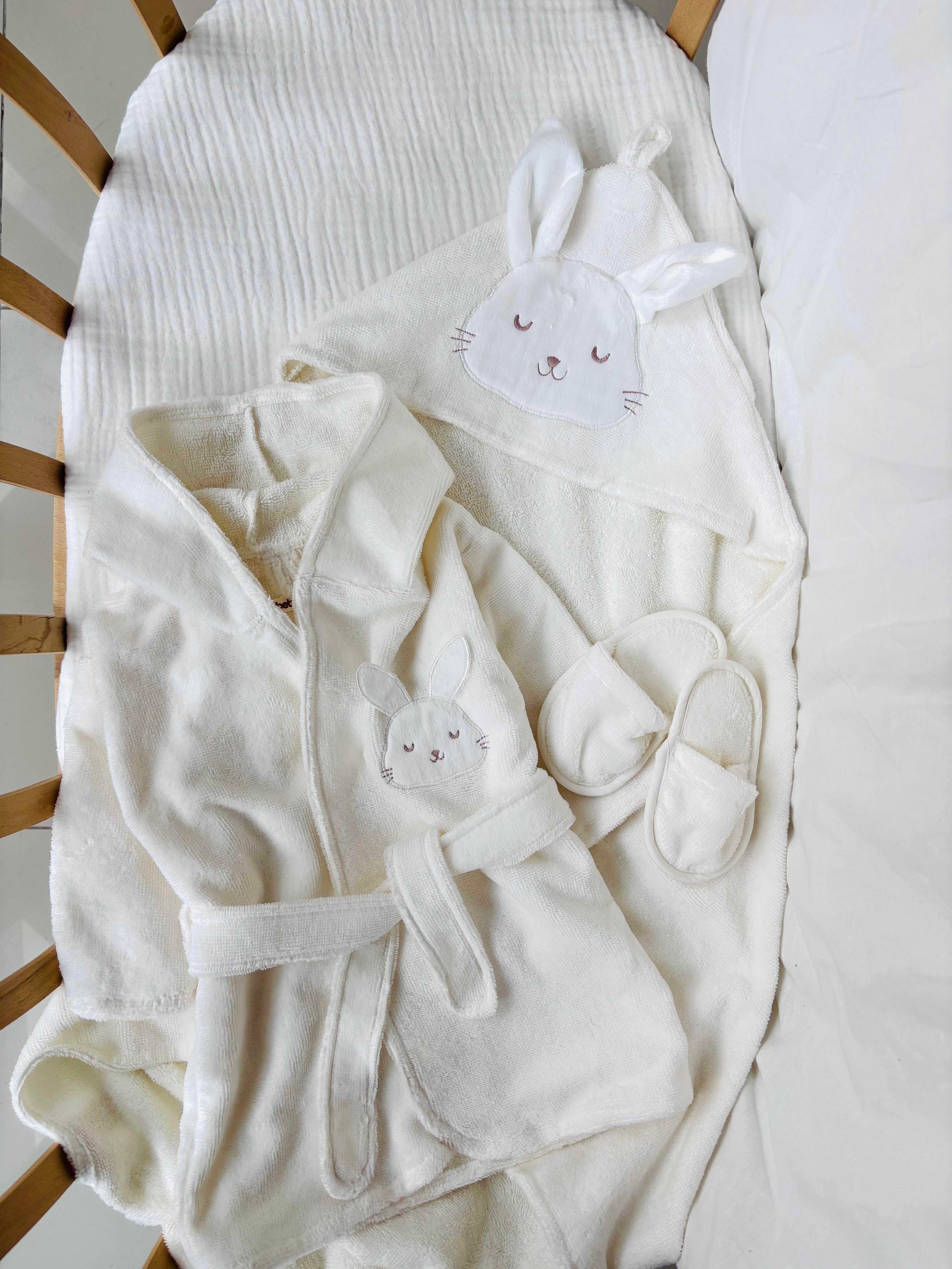Rabbit Beyaz Bornoz Takım
