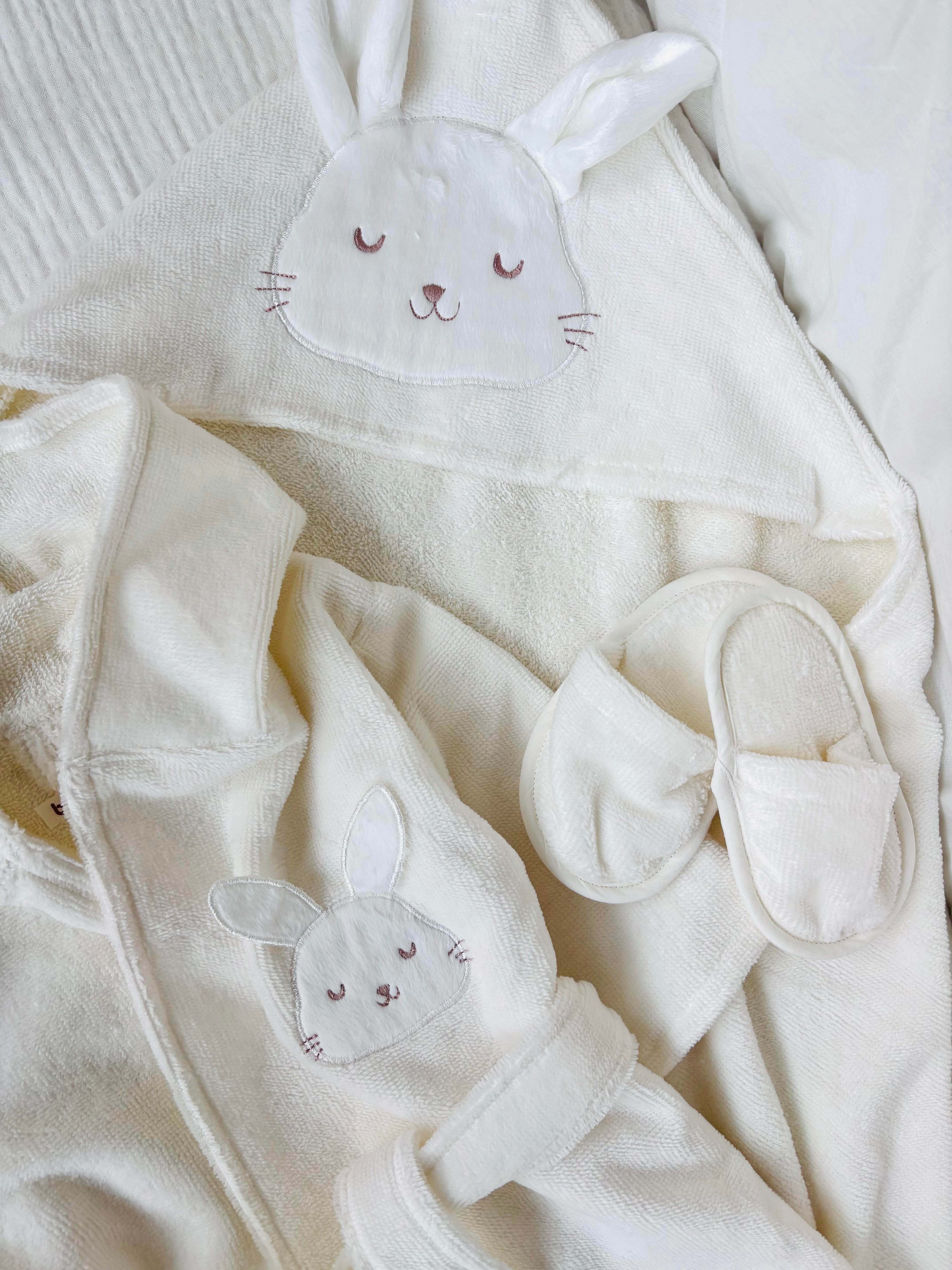 Rabbit Beyaz Bornoz Takım