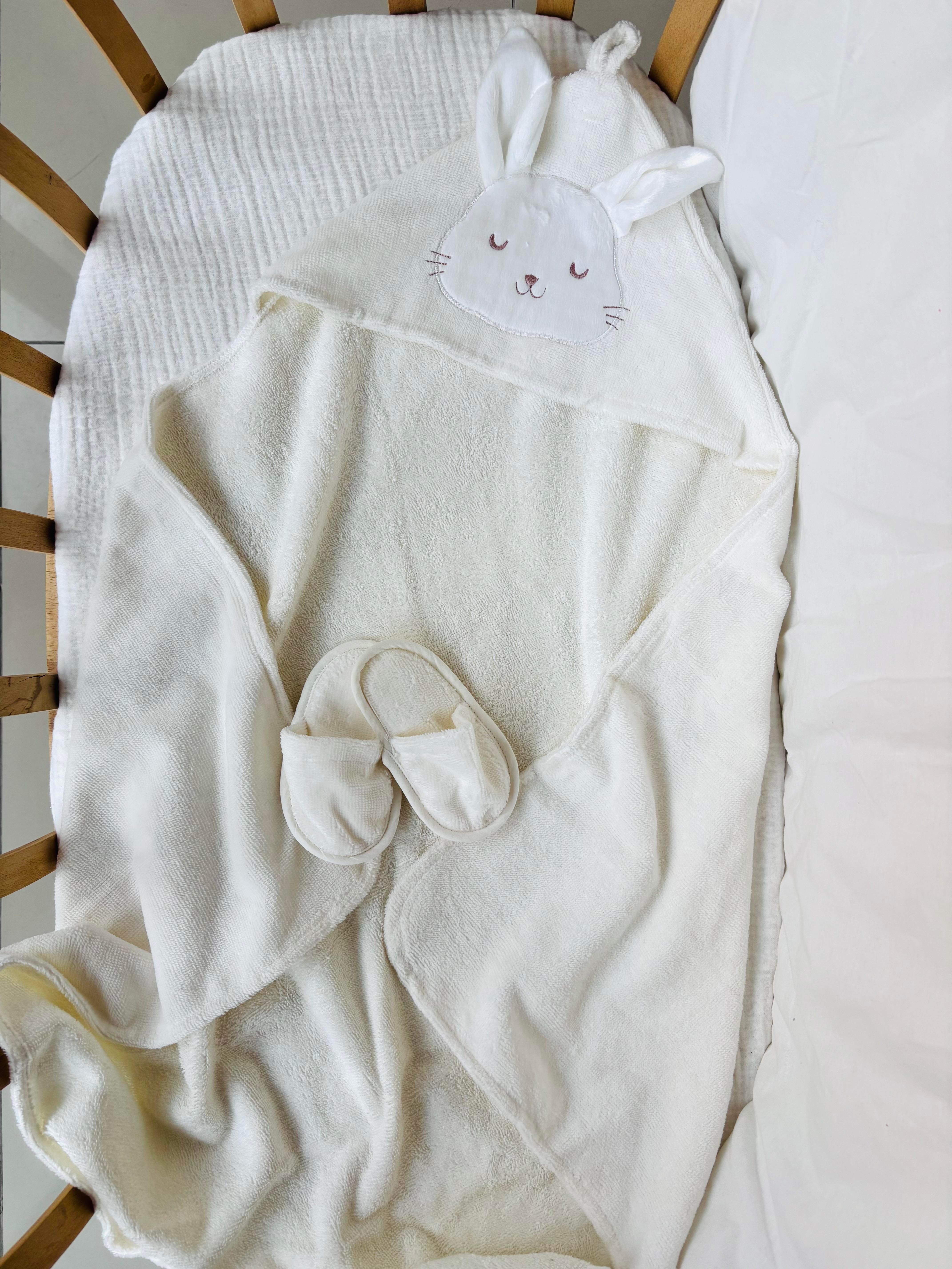 Rabbit Beyaz Bornoz Takım