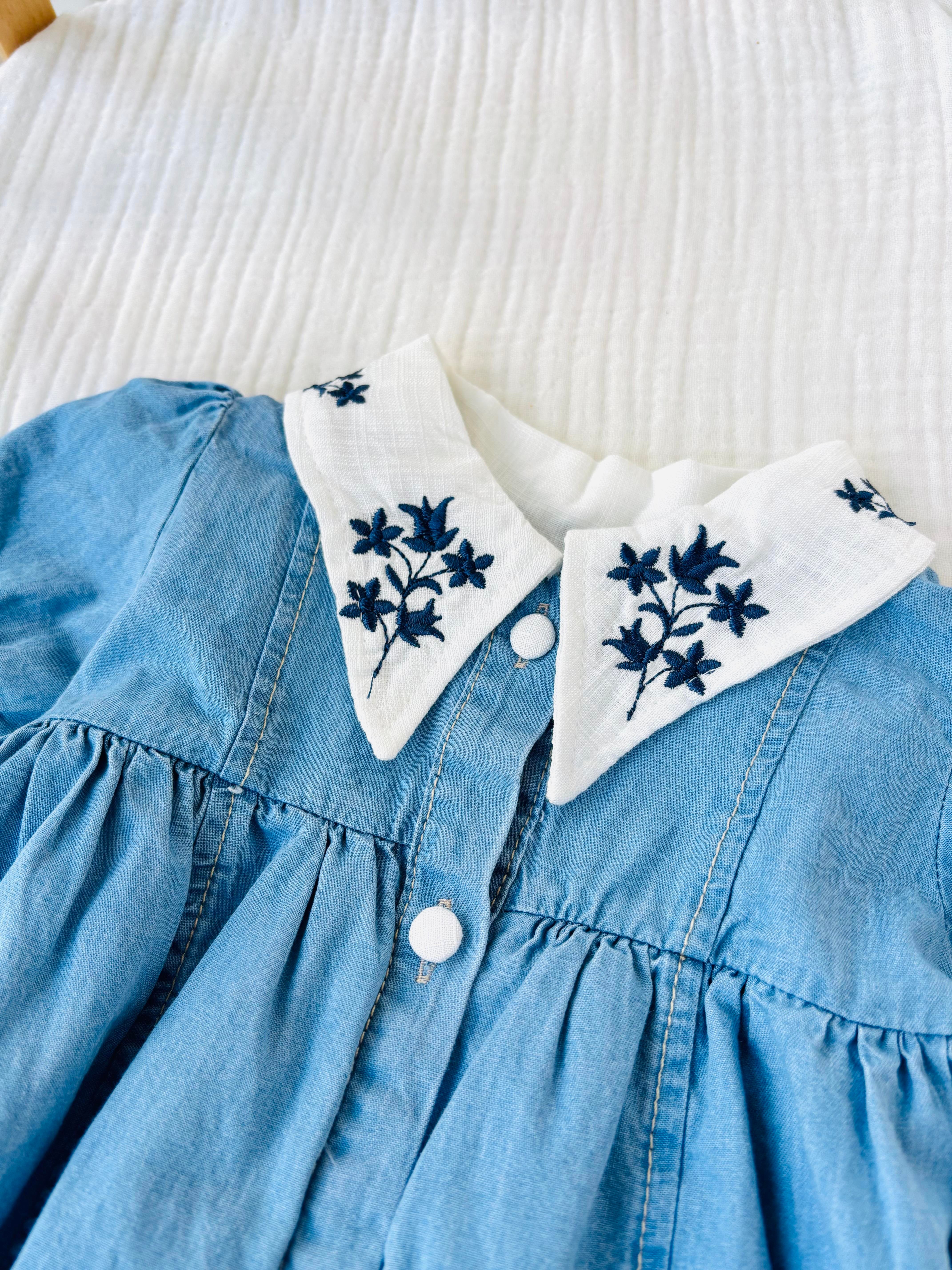 Tanny Yakası Nakışlı Kot Elbise