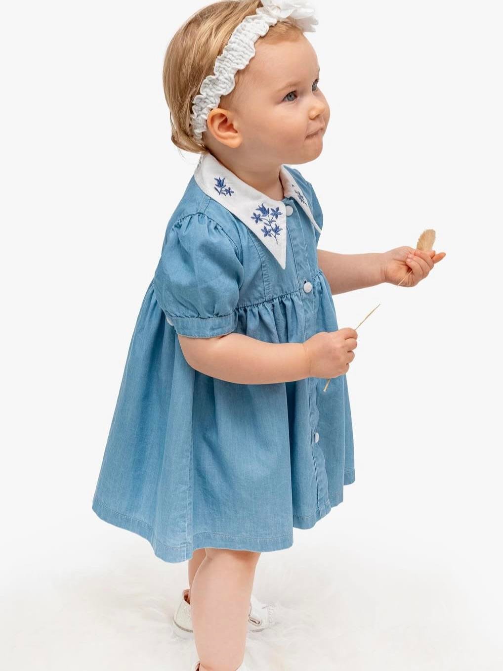 Tanny Yakası Nakışlı Kot Elbise