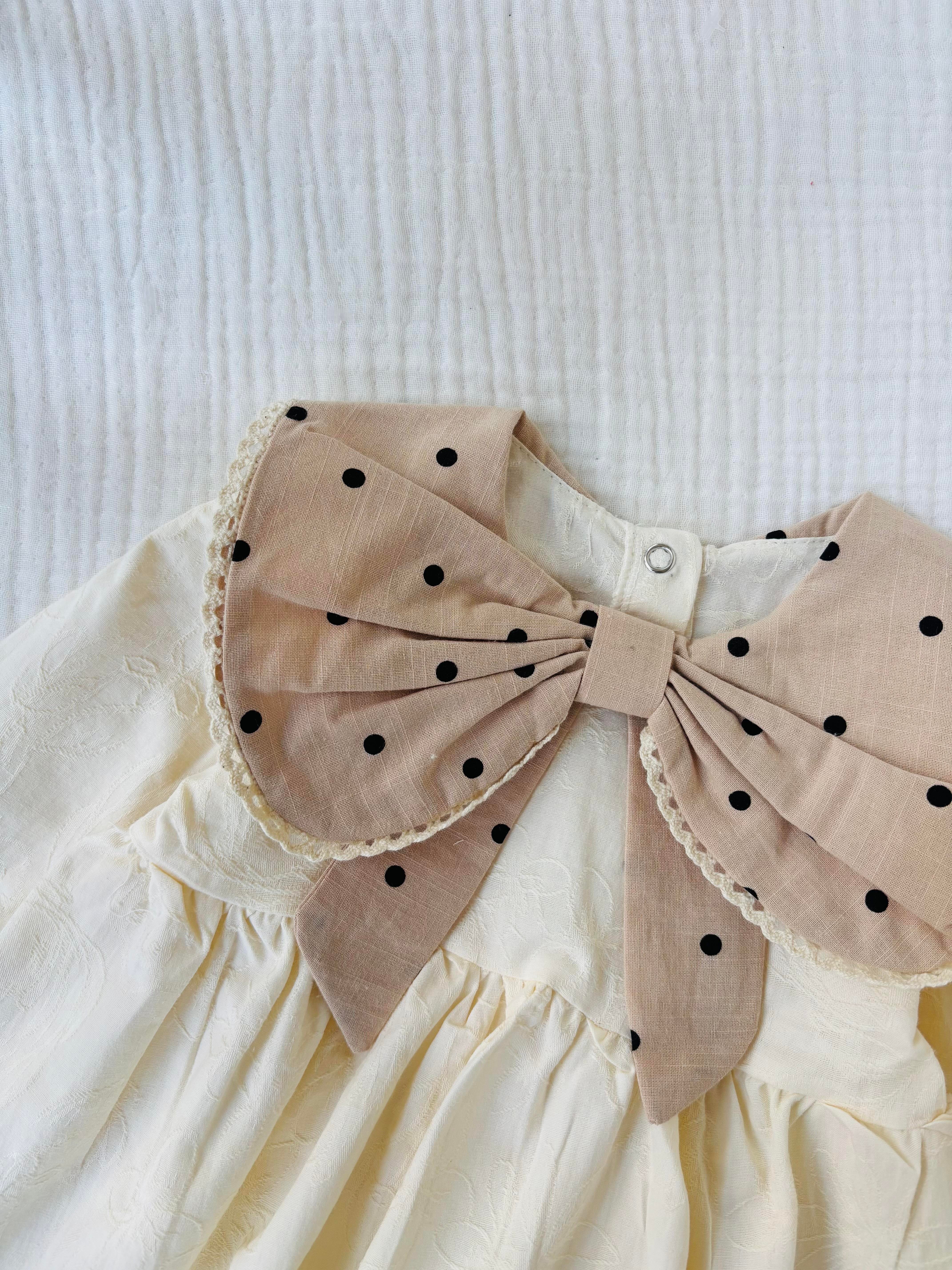 Violet Yakası Puanlı Elbise - Krem