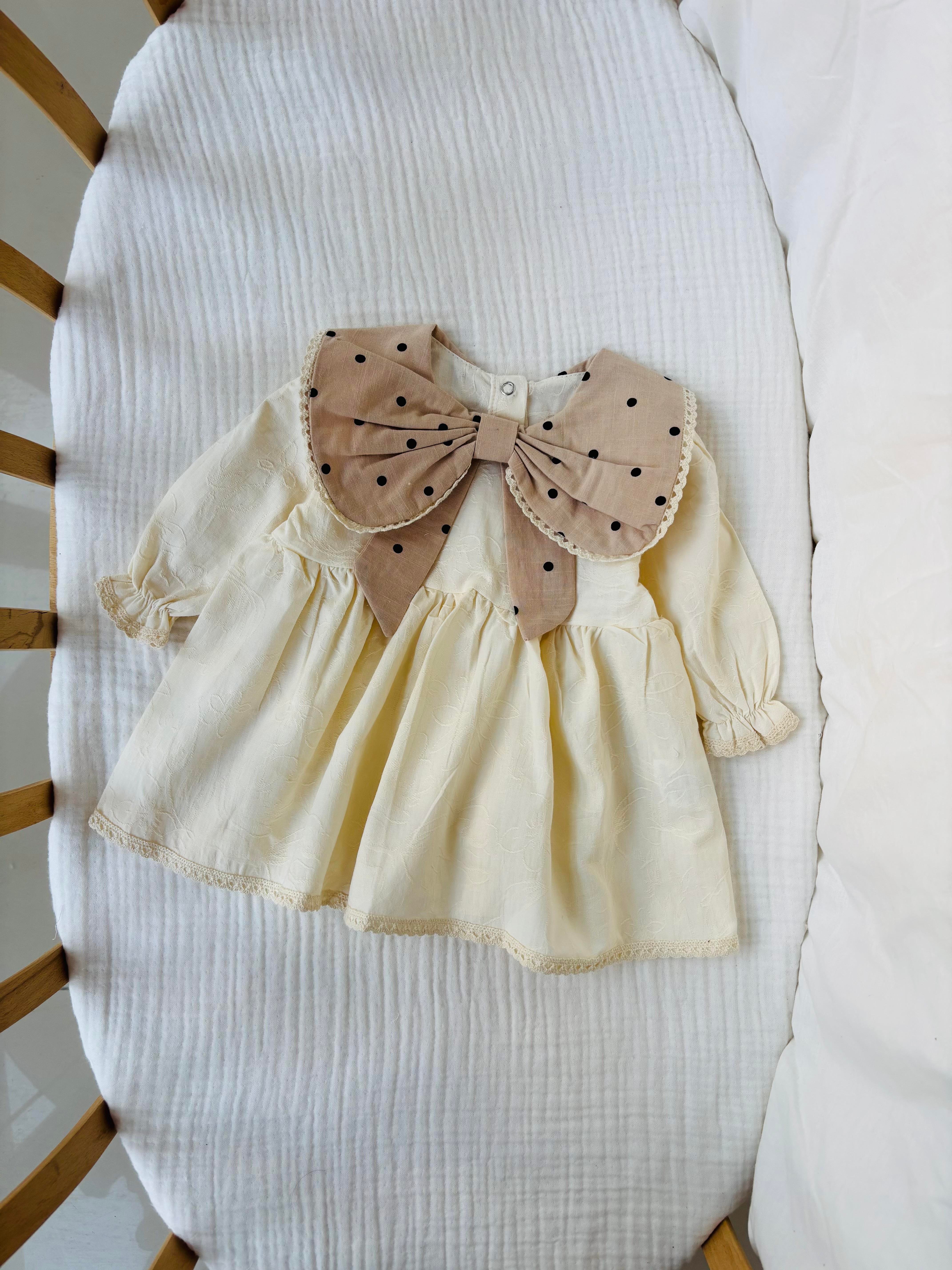 Violet Yakası Puanlı Elbise - Krem