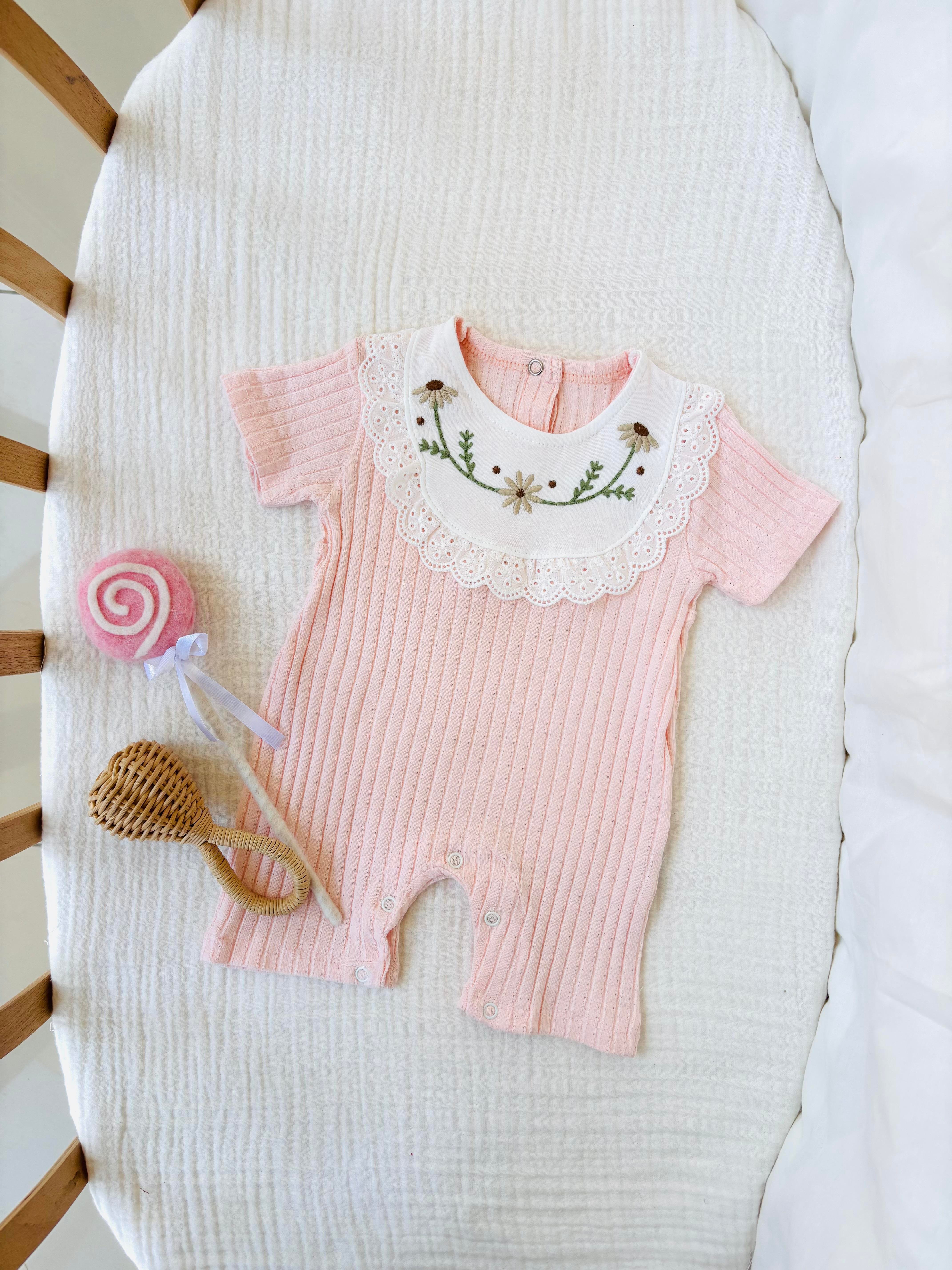 Yakası Papatya Nakışlı Tulum