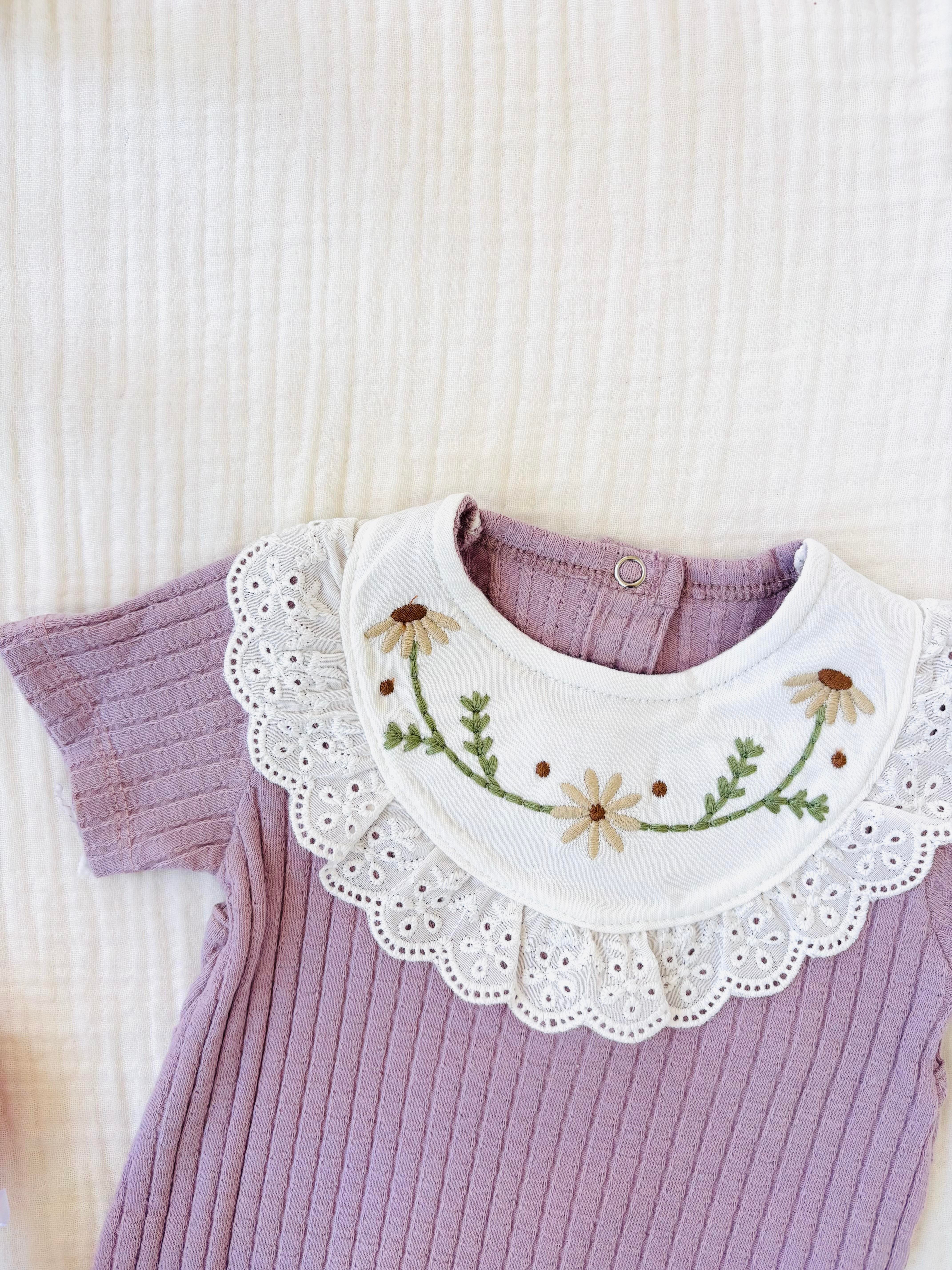 Yakası Papatya Nakışlı Tulum