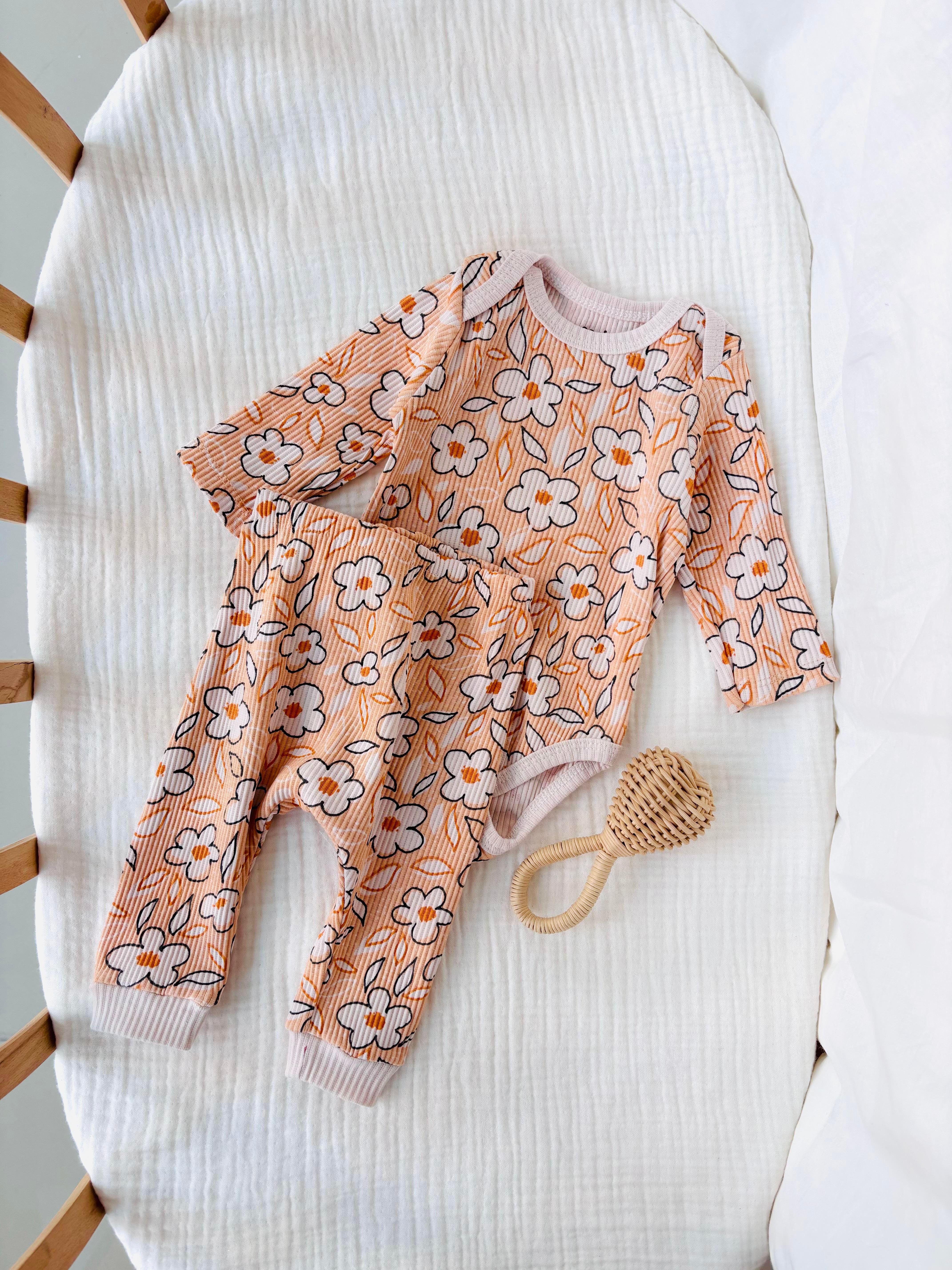 Yavruağzı Papatya Desenli Alt Üst Takım