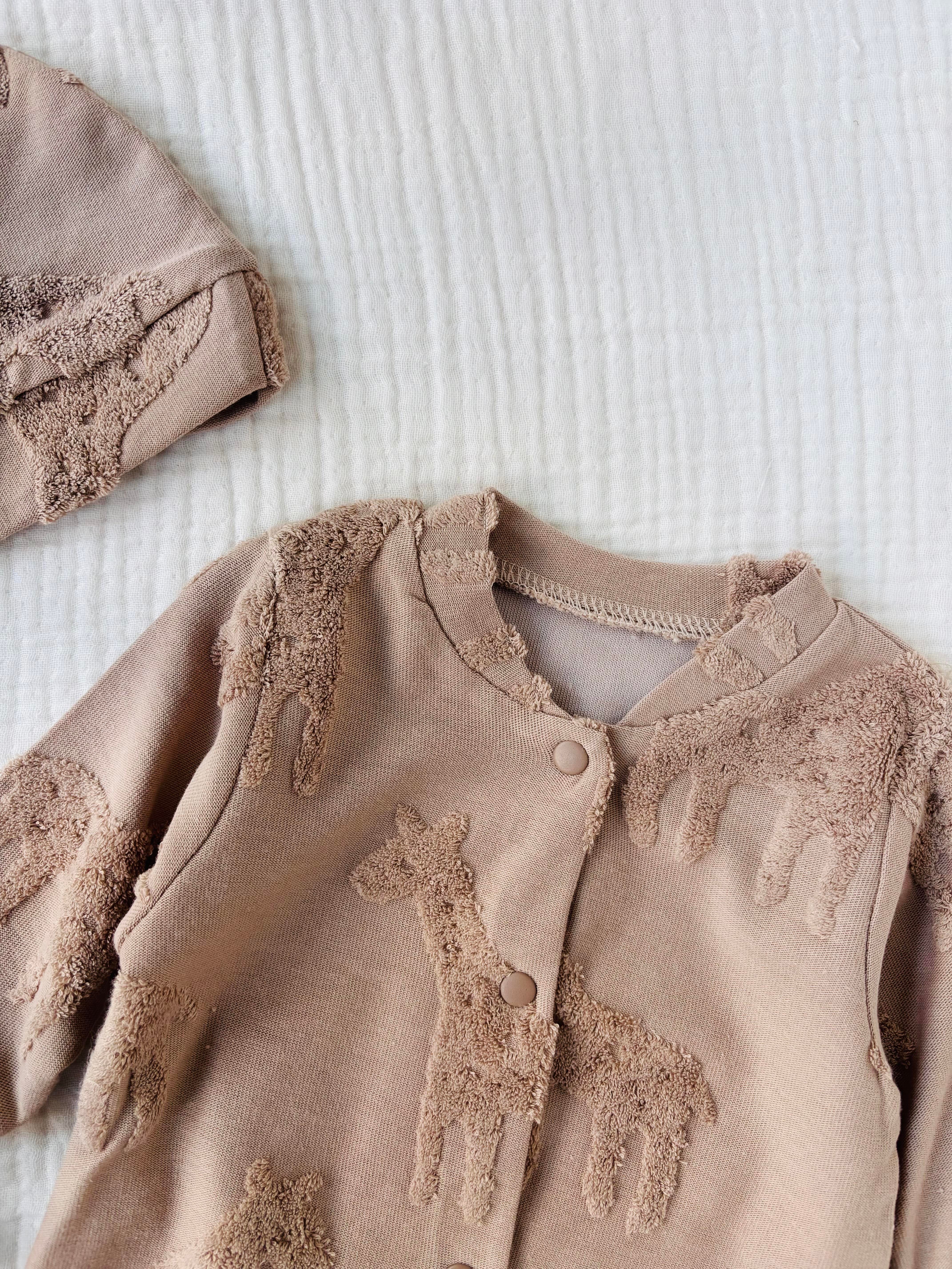 Zürafa Kabartmalı Şapkalı Tulum - Kahve