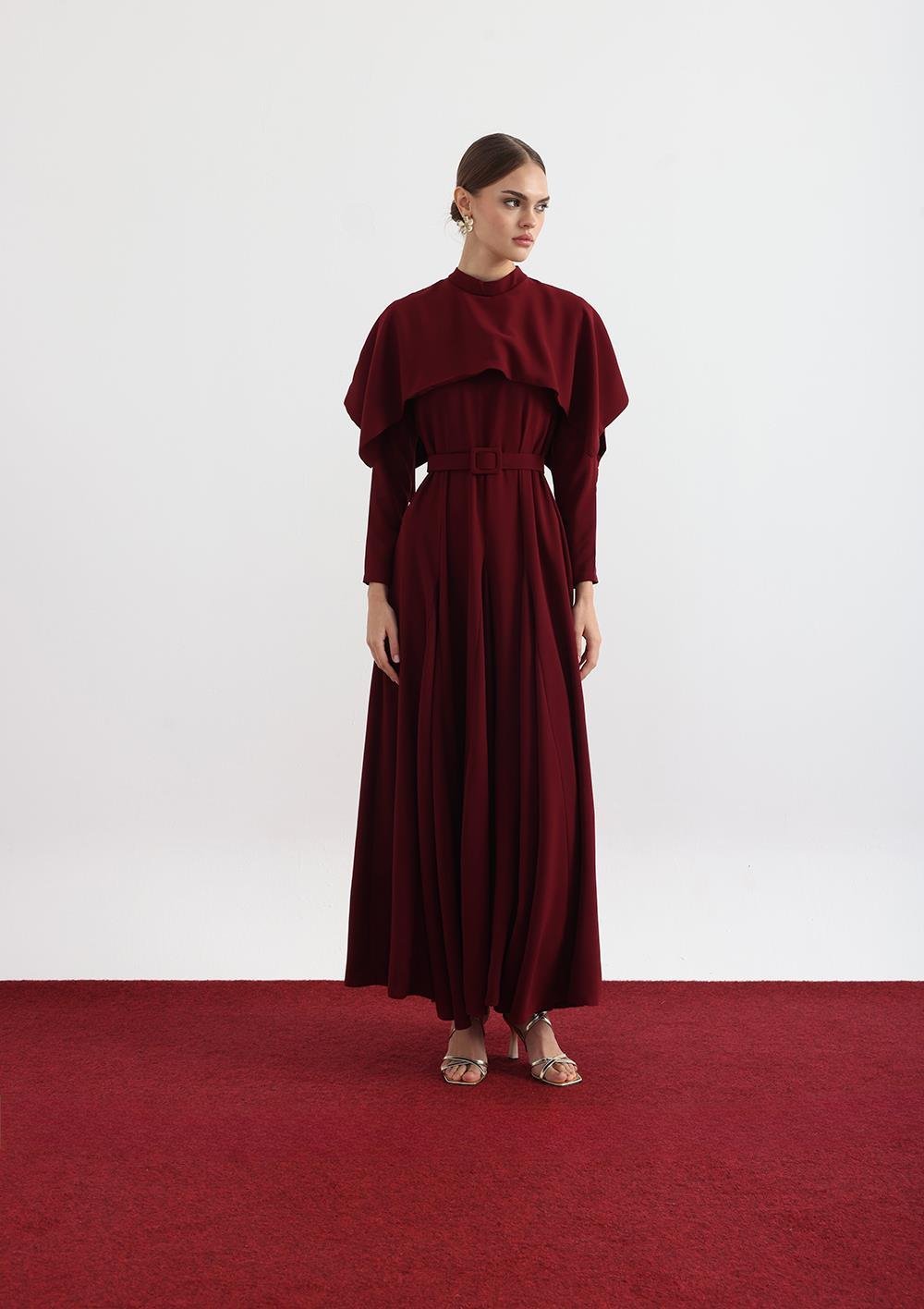 Bordo Asimetrik Kesim Pelerinli Elbise