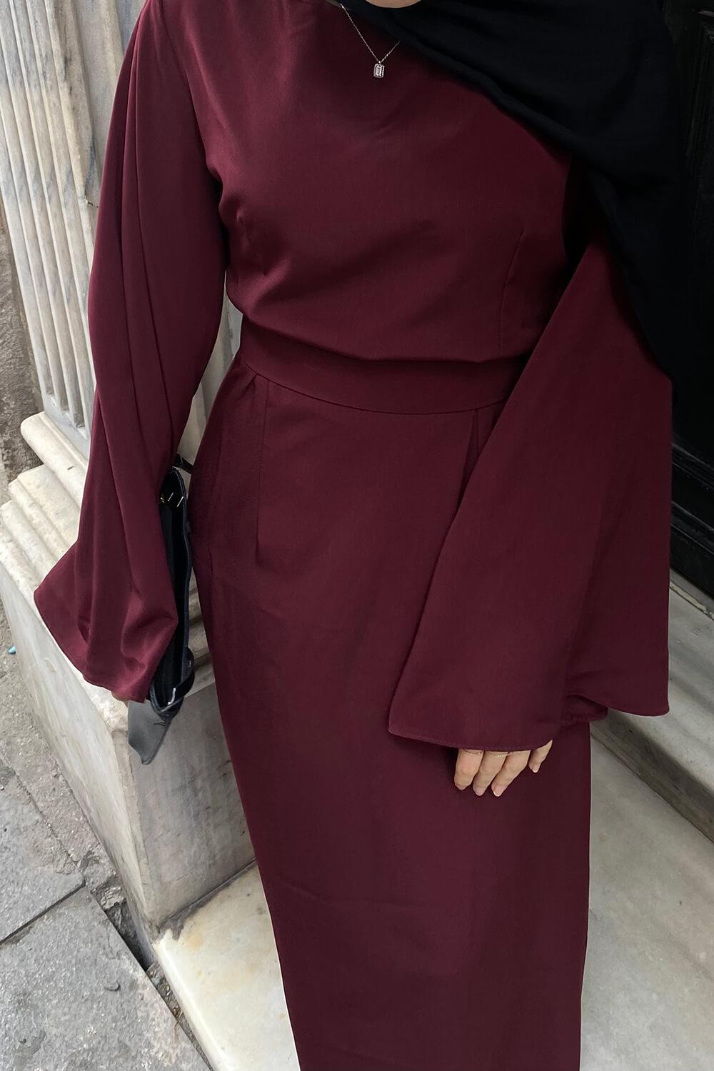 Bordo Kolu Volanlı Kemerli Elbise