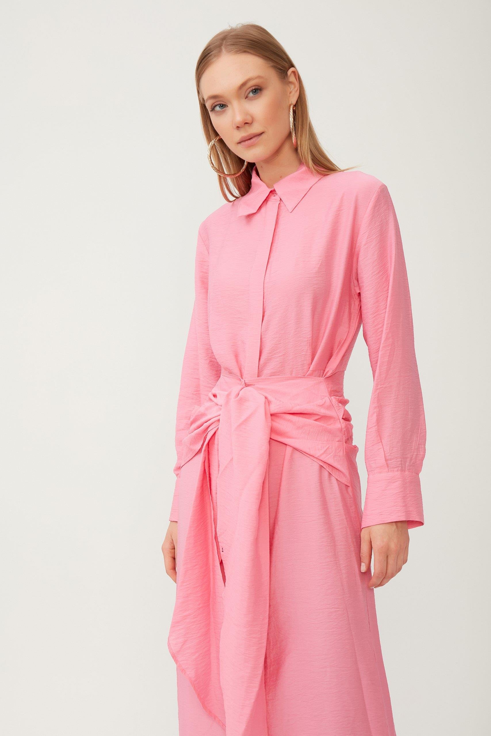 Pembe Kuşak Detaylı Elbise