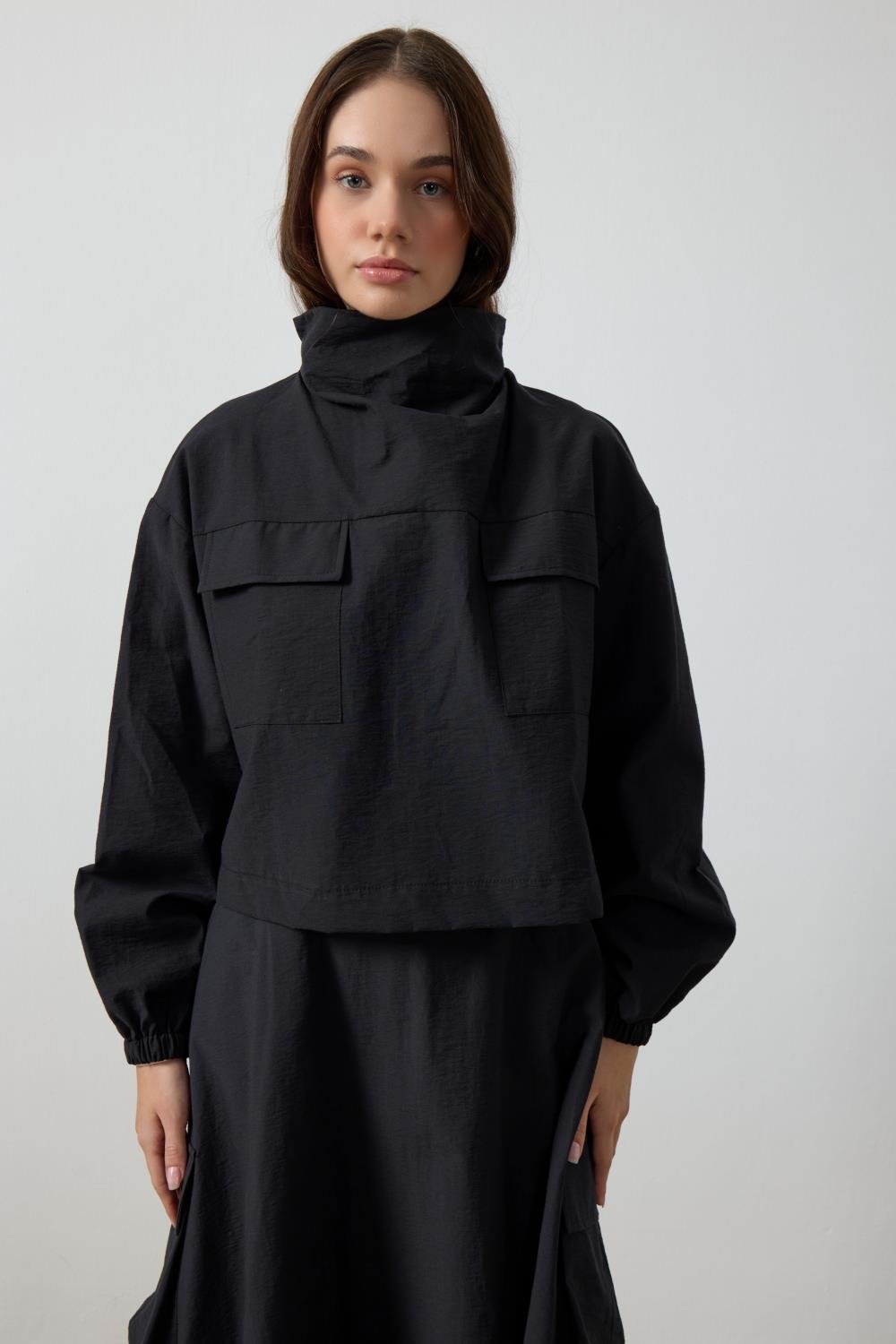 Siyah Yaka Detaylı Paraşüt Sweat