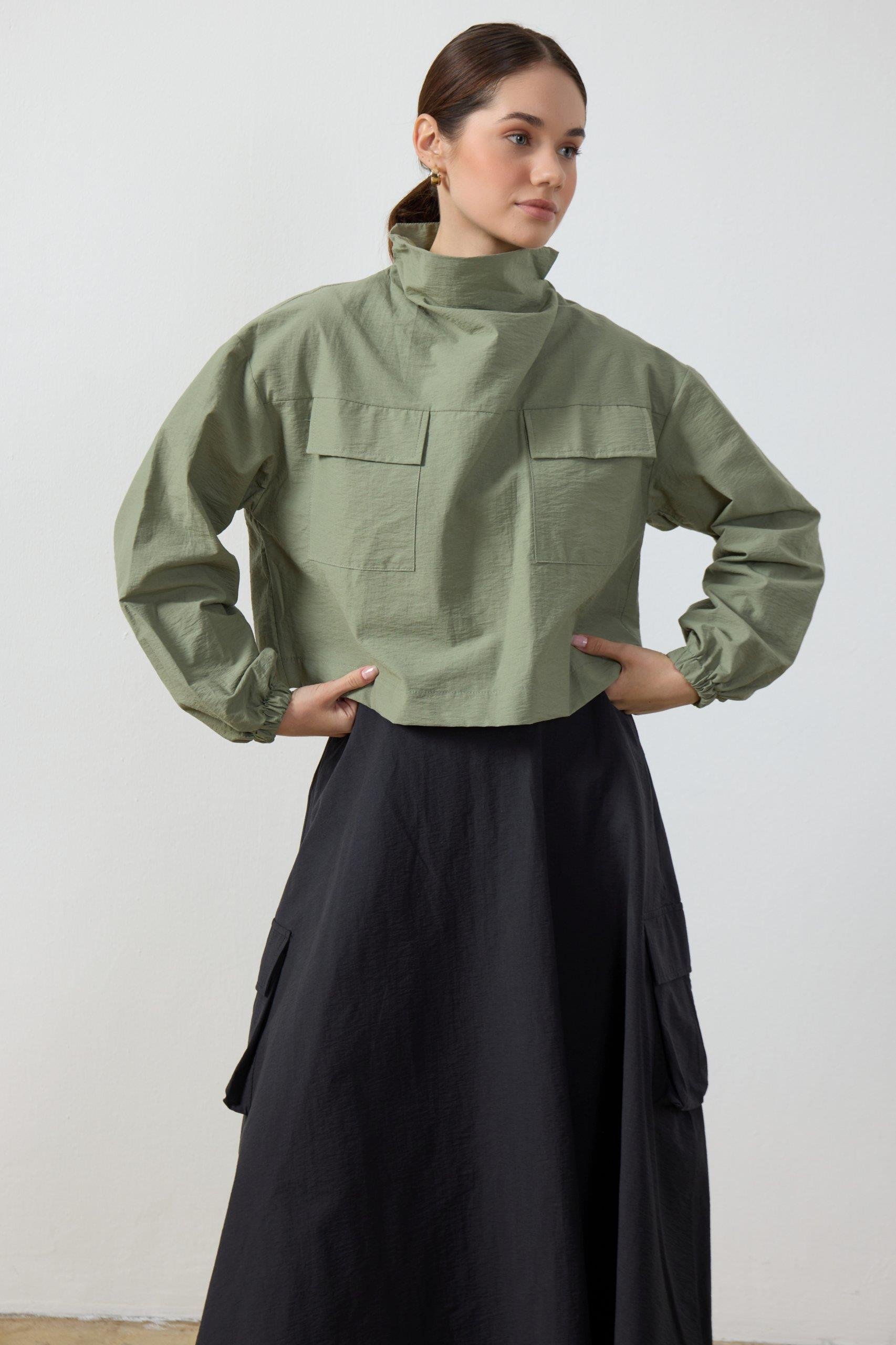 Yeşil Yaka Detaylı Paraşüt Sweat
