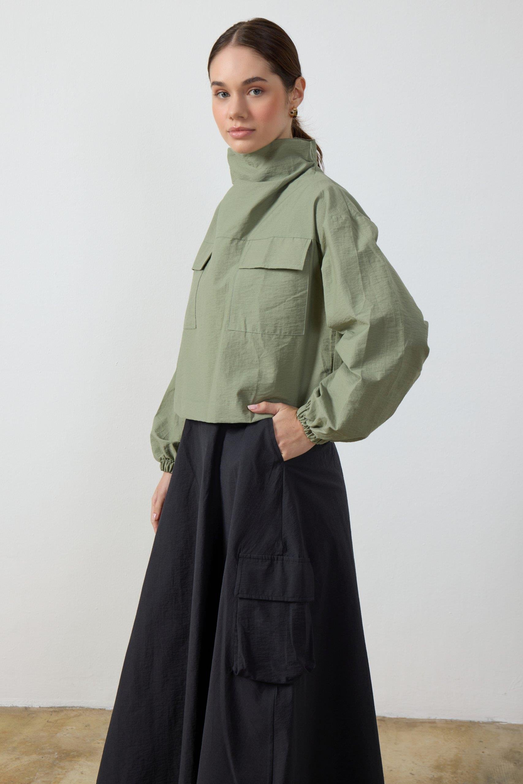 Yeşil Yaka Detaylı Paraşüt Sweat