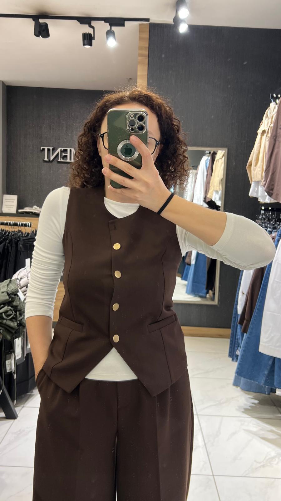 DÜĞMELİ YELEK KAHVE