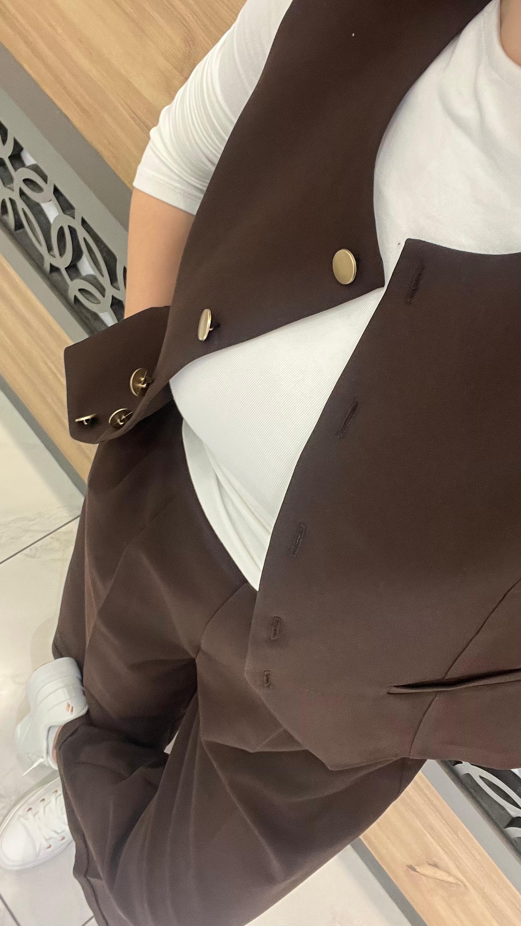 DÜĞMELİ YELEK KAHVE