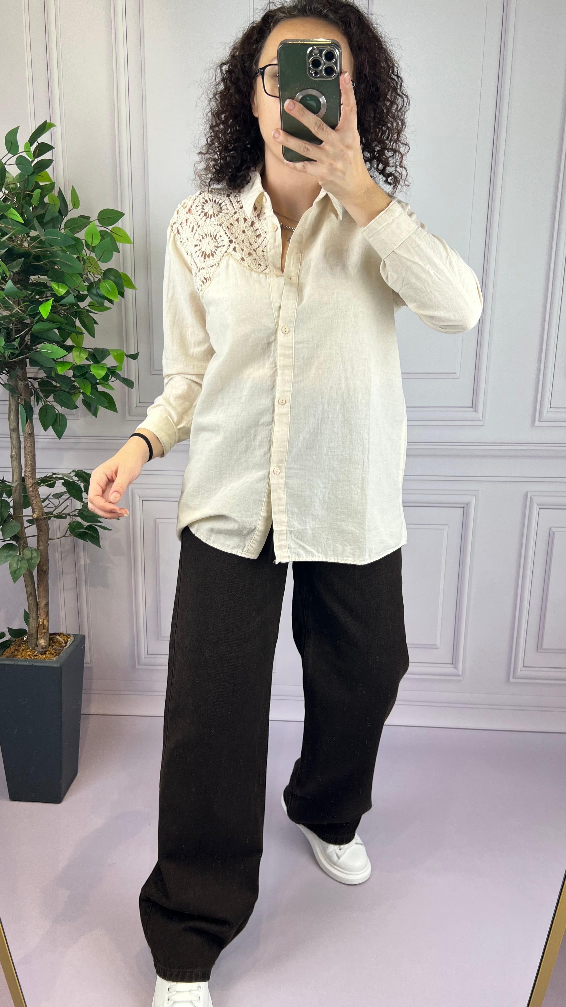 OMUZ DETAYLI GÖMLEK