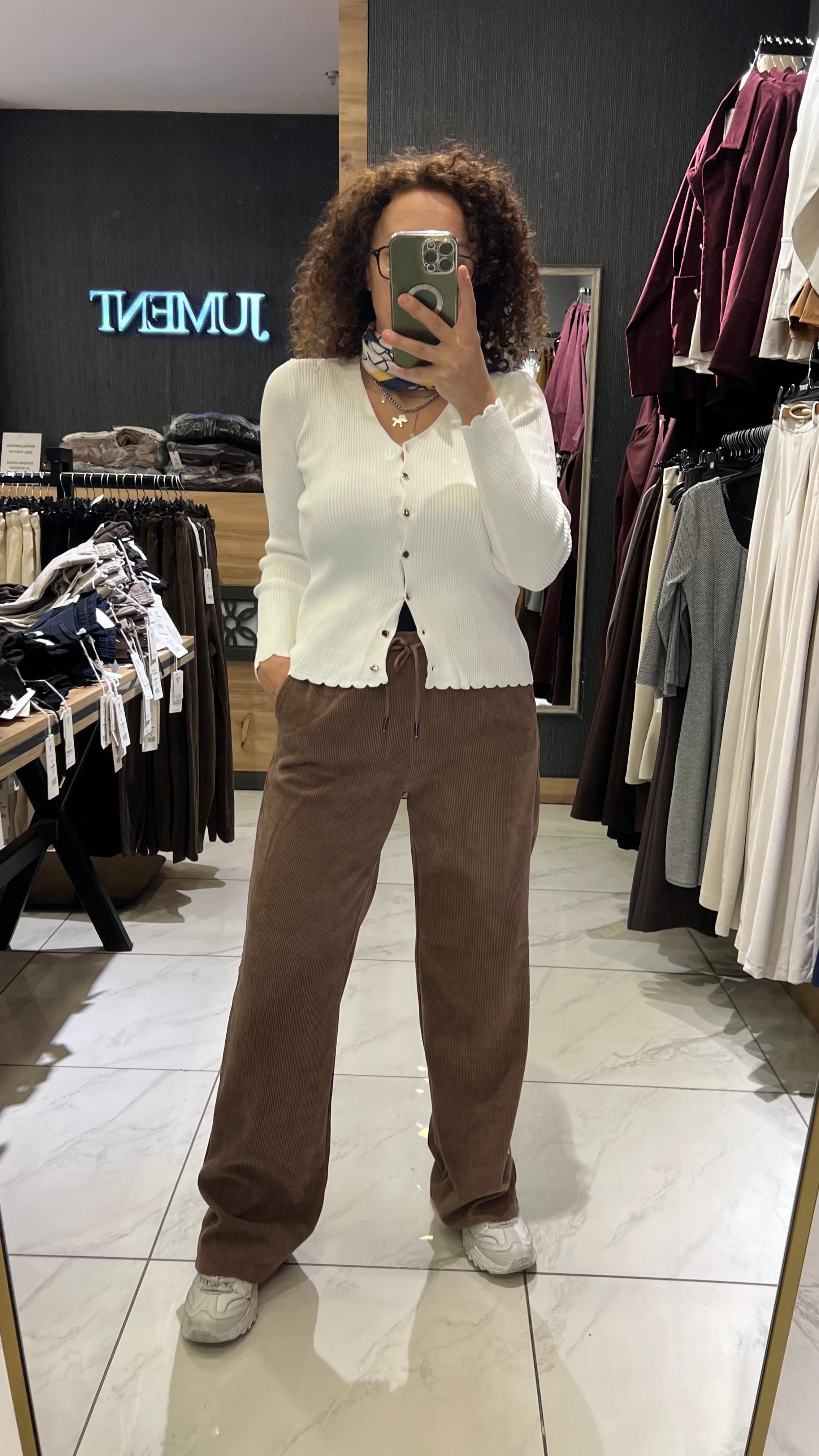 ÖNDEN DÜĞMELİ HIRKA BEYAZ