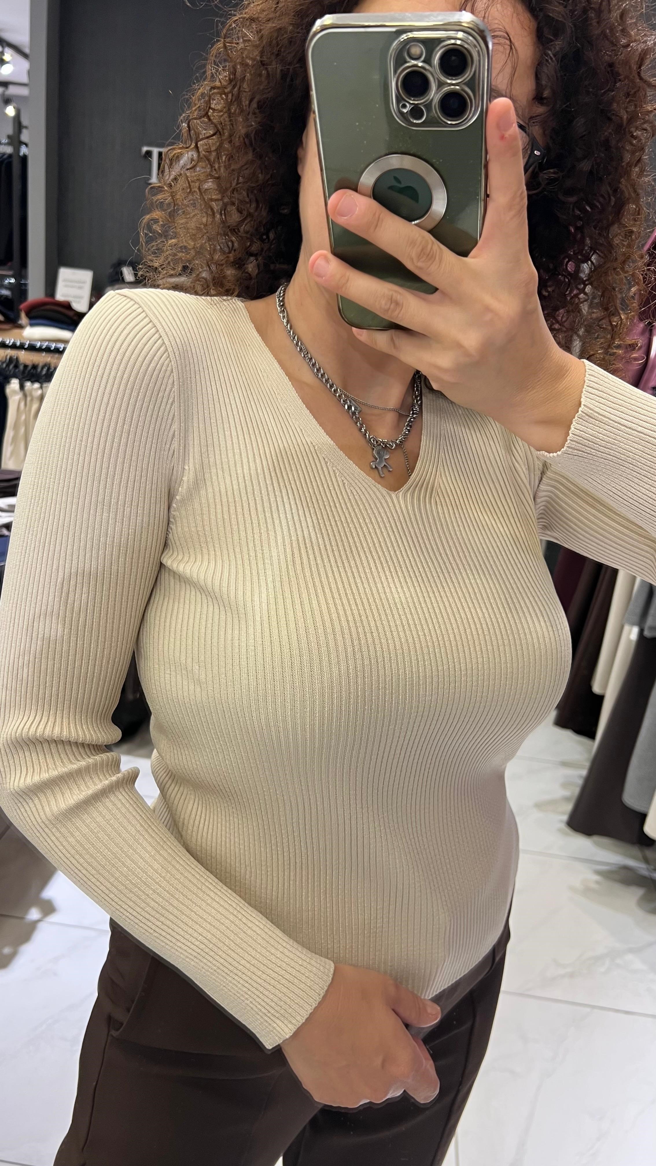 V YAKA TRİKO BEJ