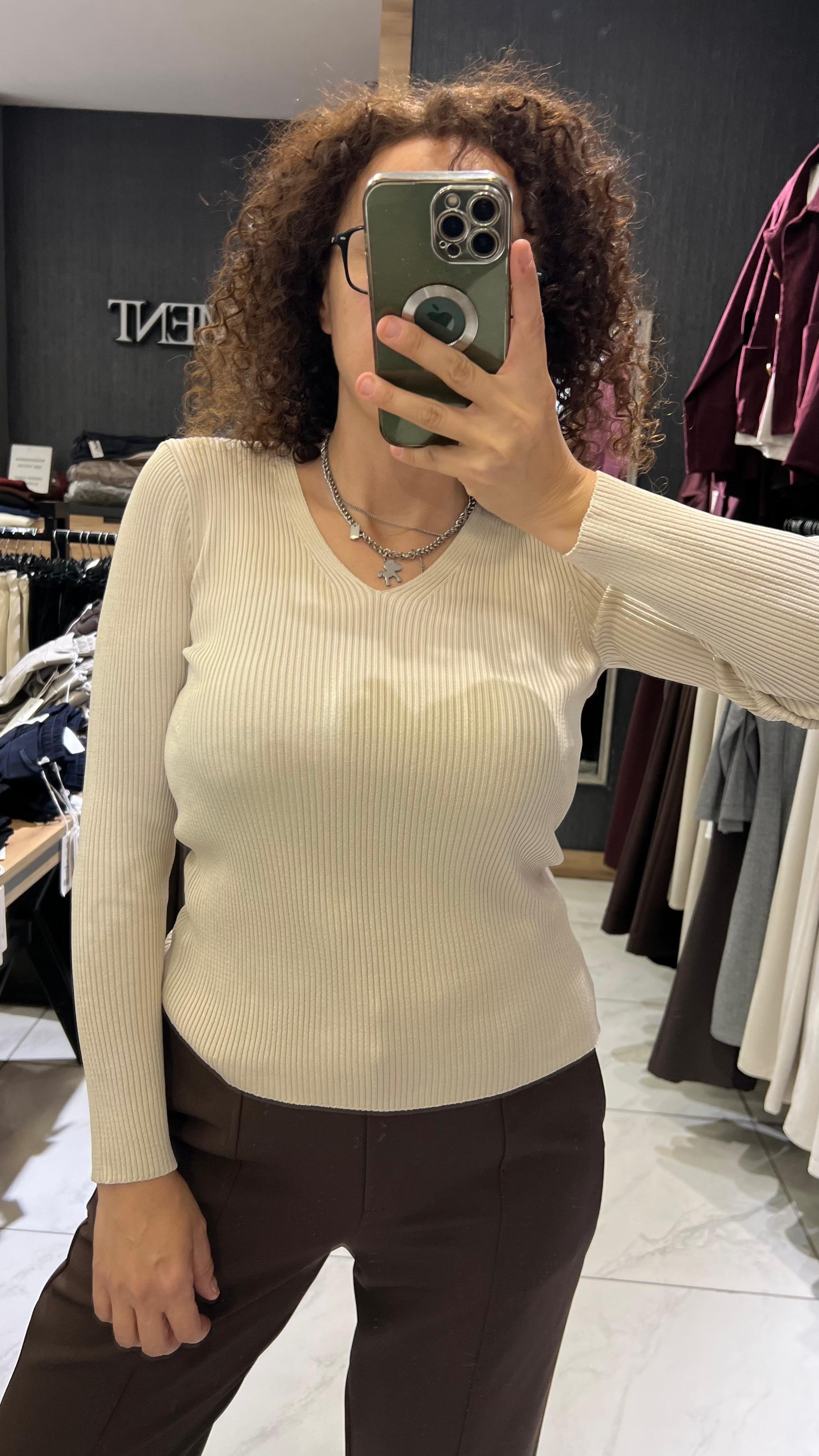 V YAKA TRİKO BEJ