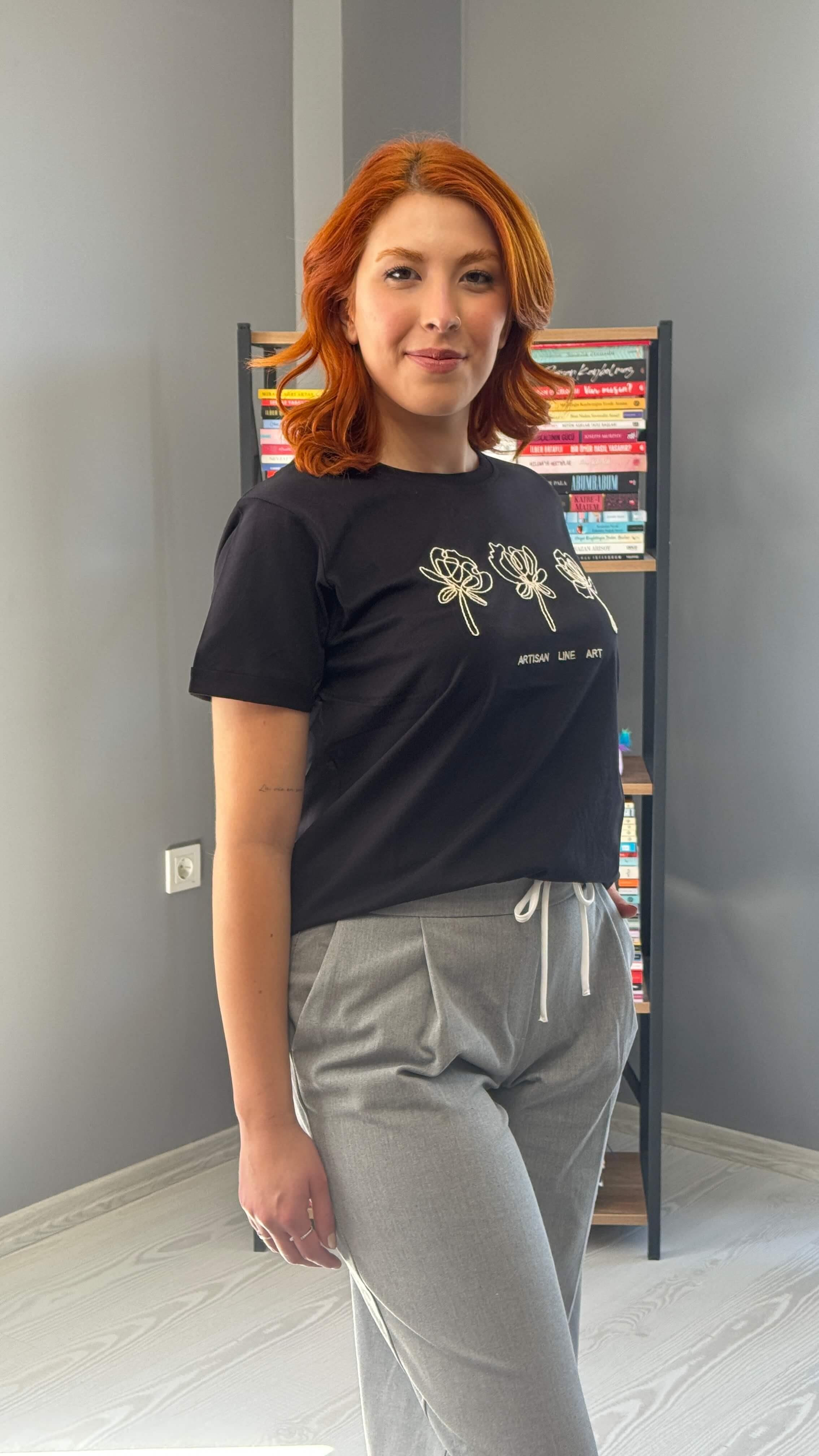Siyah Çiçek Dokulu Tshirt