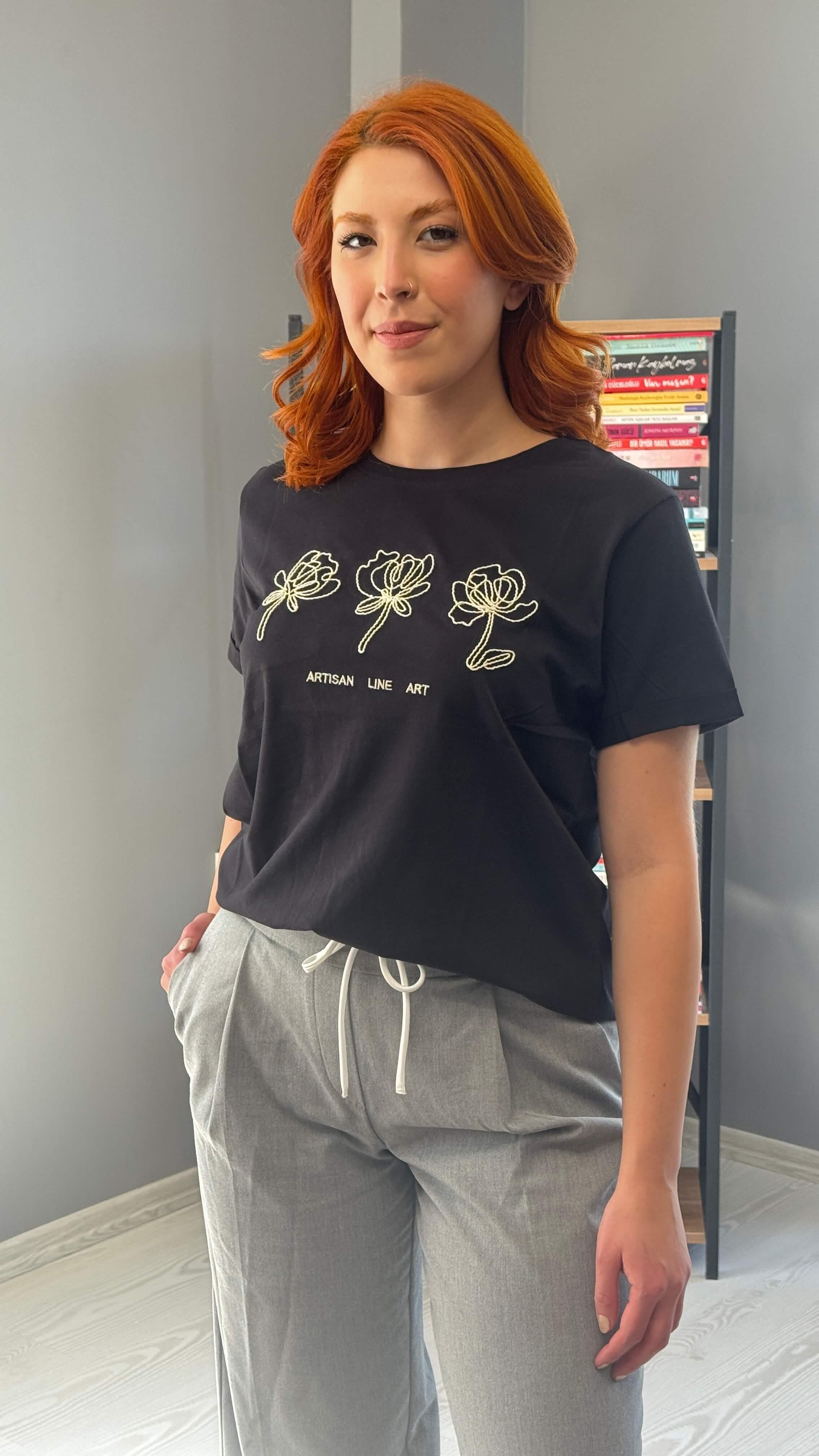 Siyah Çiçek Dokulu Tshirt