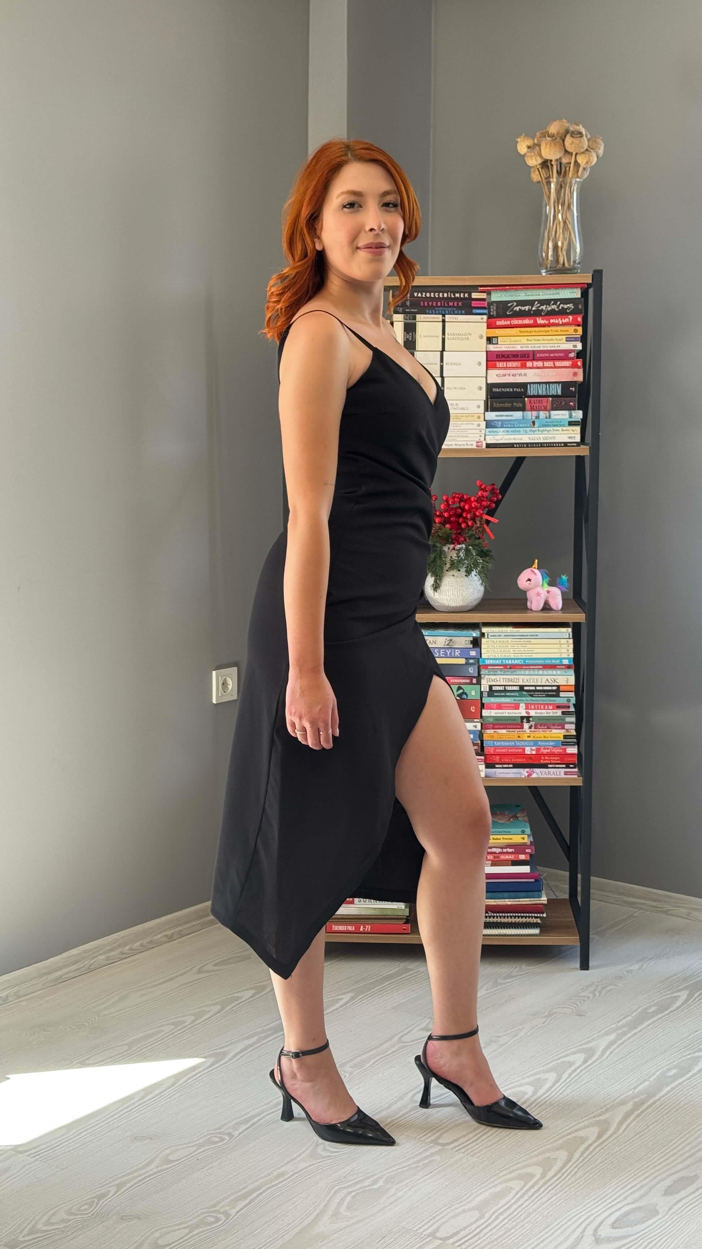Siyah Yırtmaçlı Elbise 