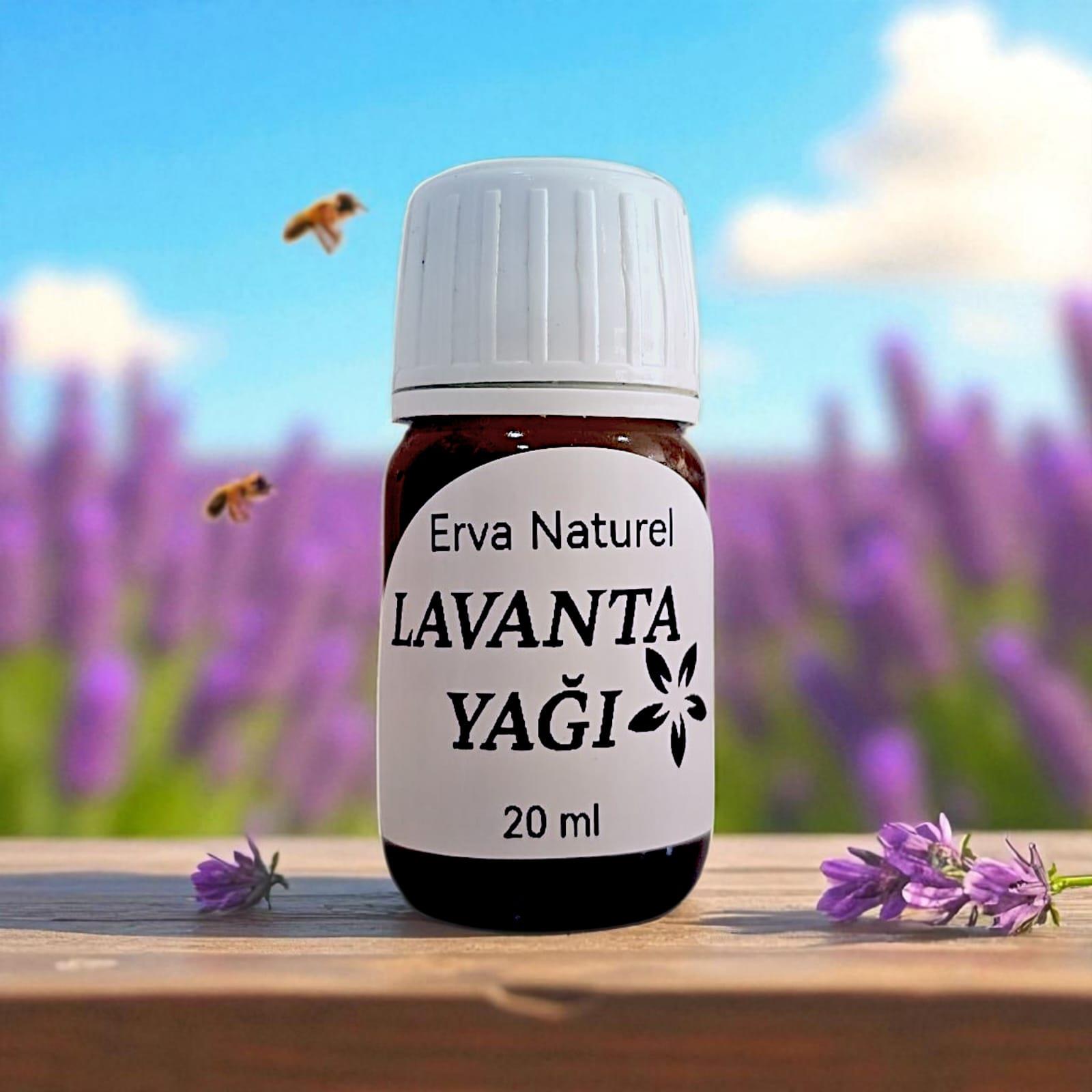 Lavanta Yağı:Lavanta yağı saçlarda kepeklenmeye karşı etkilidir, daha canlı ve parlak cilt görünümünü destekler. ELDE EDİLİŞ YÖNTEMİ: Lavanta çiçeklerinden su buharı distilasyonu yöntemi ile elde edilmiştir. INGREDIENTS / İÇİNDEKİLER: Lavandula Angustifolia Herb Oil (Lavanta Yağı) KULLANIM ALANI : Saç ve ciltte kullanıma uygundur. SAÇ İÇİN KULLANIMI:%5 oranında sabit yağ ile karıştırılarak saçlarınıza masaj ile uygulayınız. VÜCUT İÇİN KULLANIMI: %5 oranında sabit yağ ile karıştırılarak cildinize