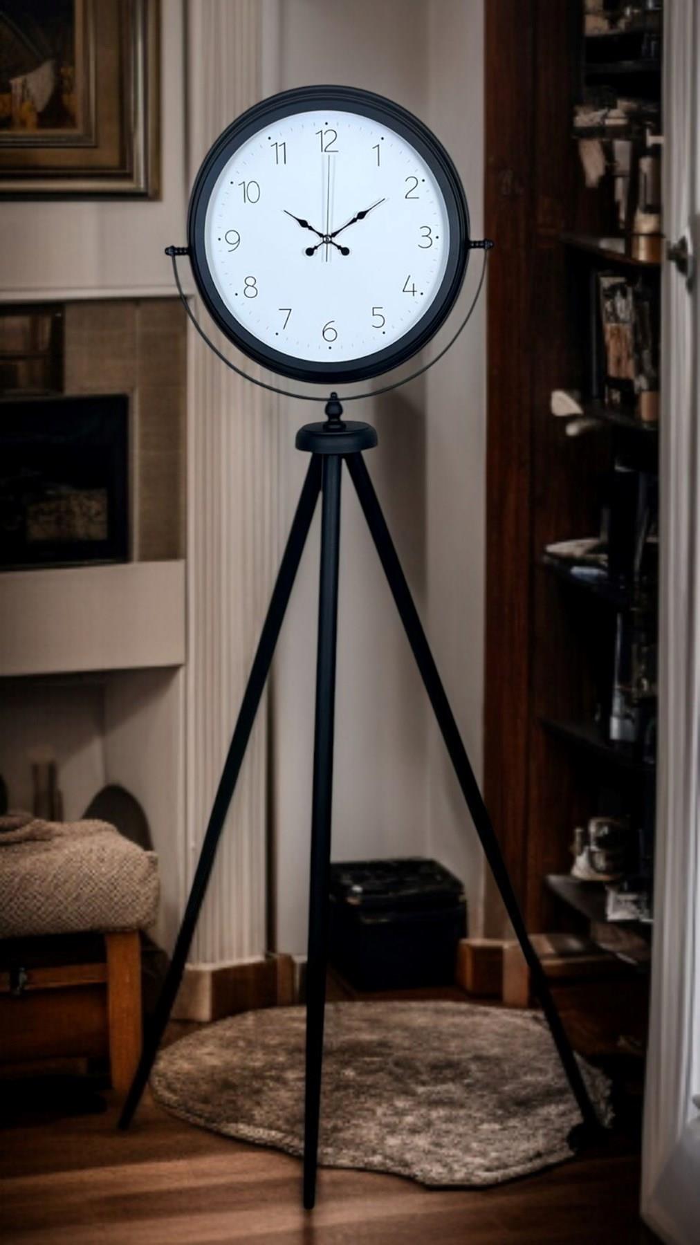 Pure Black Tripod Ayaklı Saat