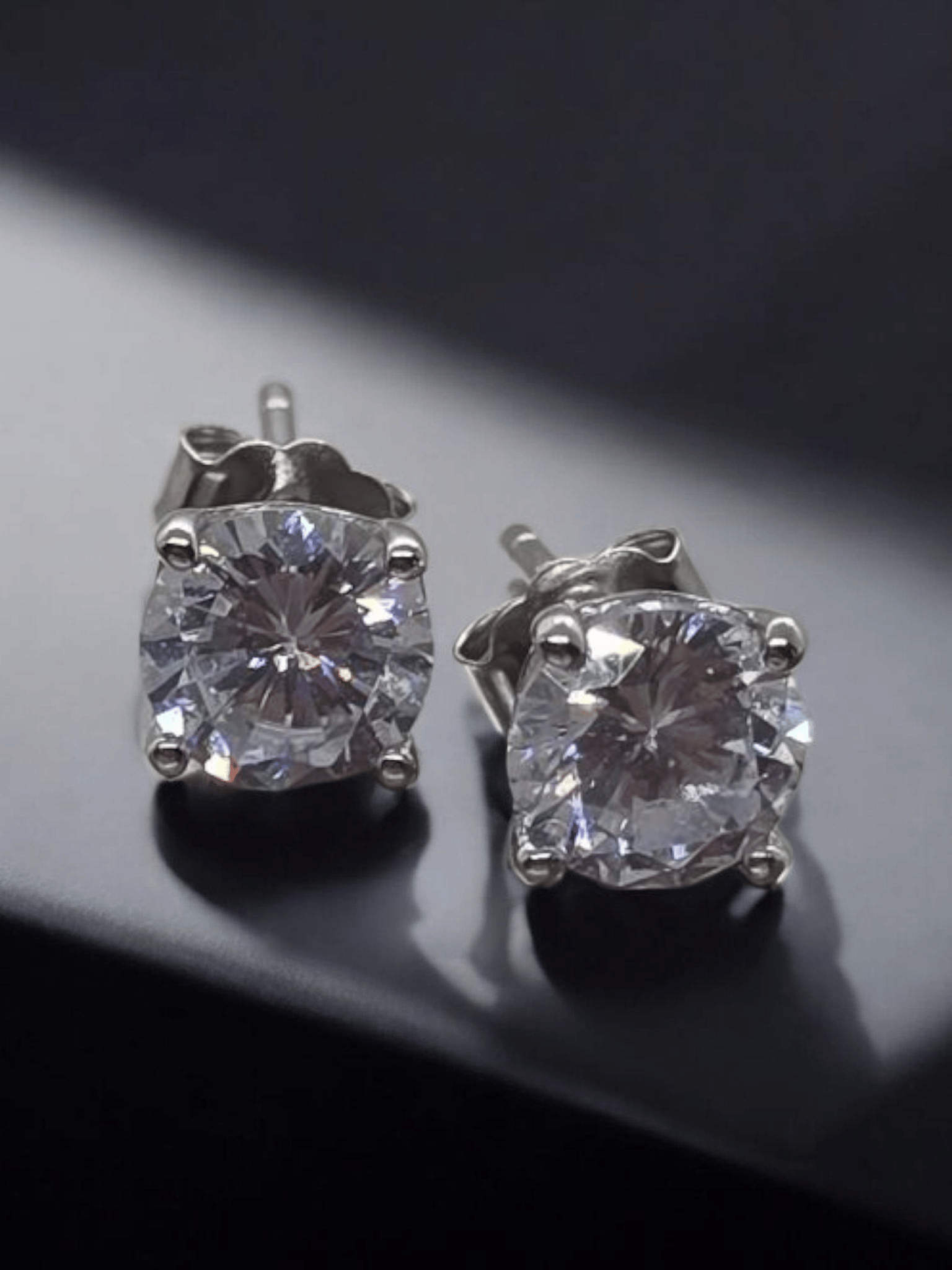1ct Tektaş Küpe