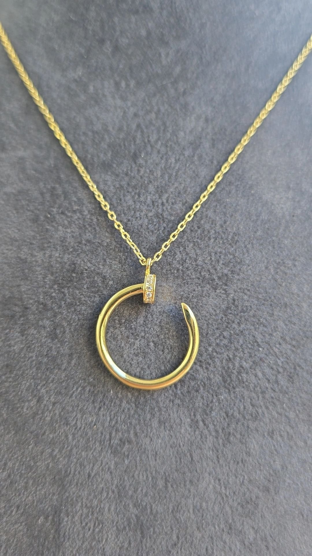 Gold Çivi Kolye