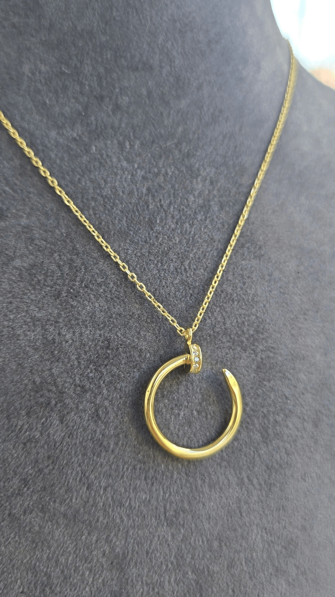 Gold Çivi Kolye