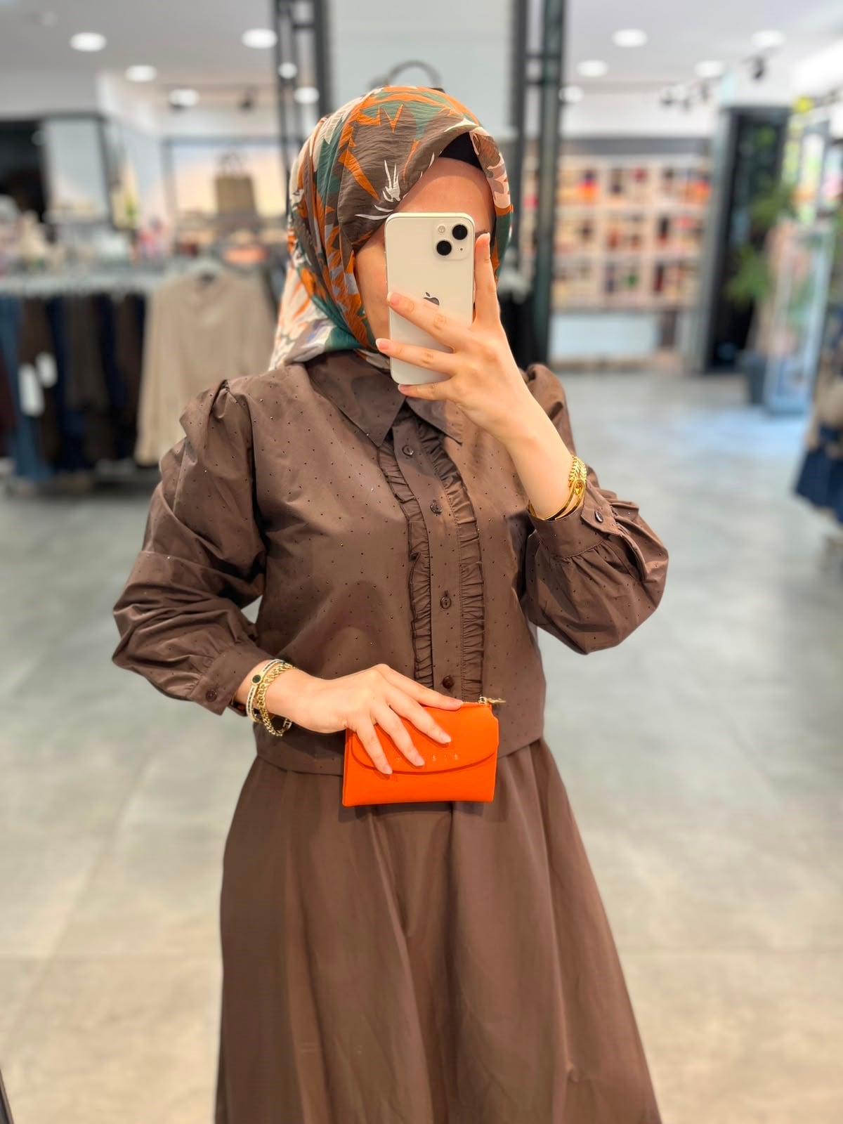 Alesya Baskı Taşlı Önü Fırfırlı Bluz Etek Takım - Kahve