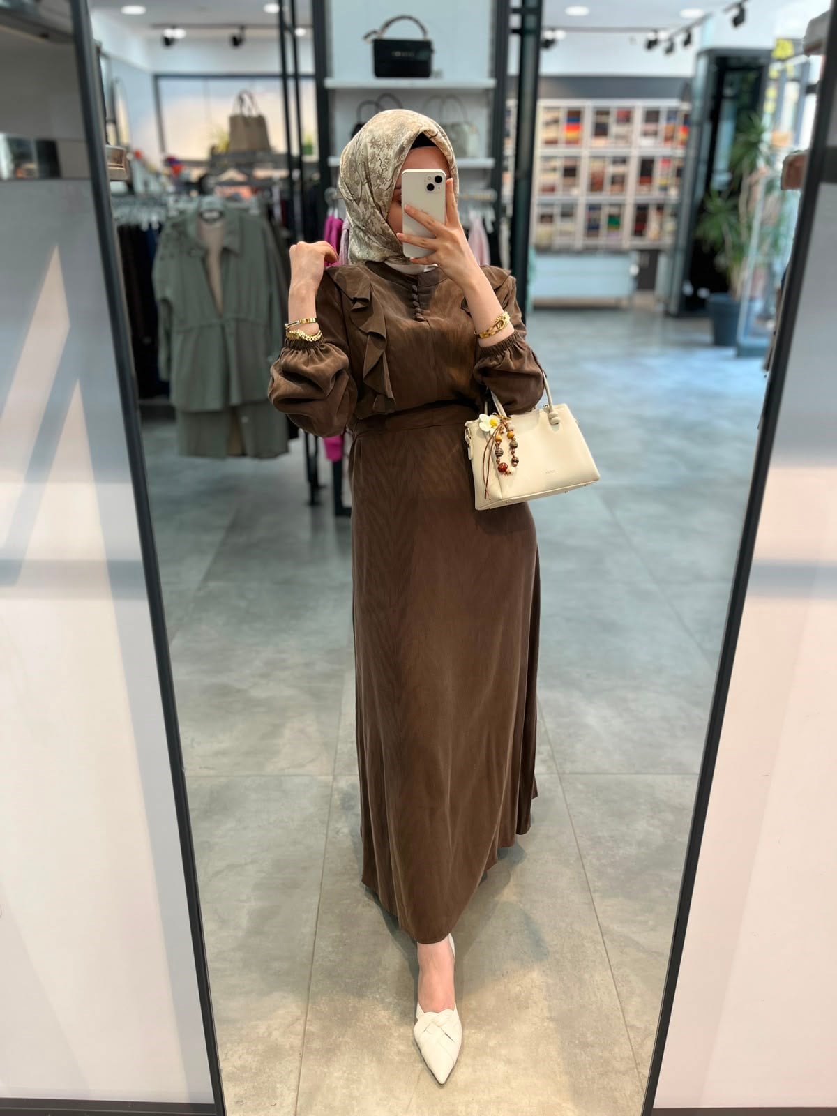 Alesya Fırfır Detaylı Kolu Lastikli Elbise - Kahve
