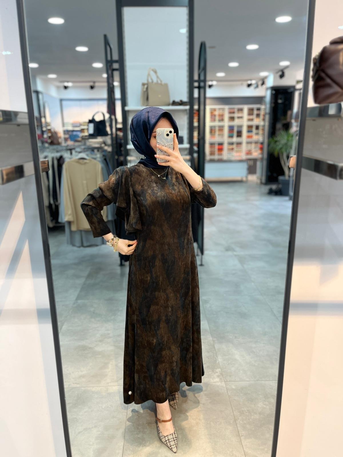 Alesya Omuzu Fırfırlı Kuşak Kemerli Desenli Cupra Elbise - Kahve