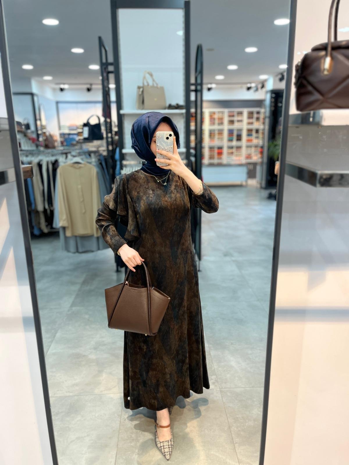 Alesya Omuzu Fırfırlı Kuşak Kemerli Desenli Cupra Elbise - Kahve