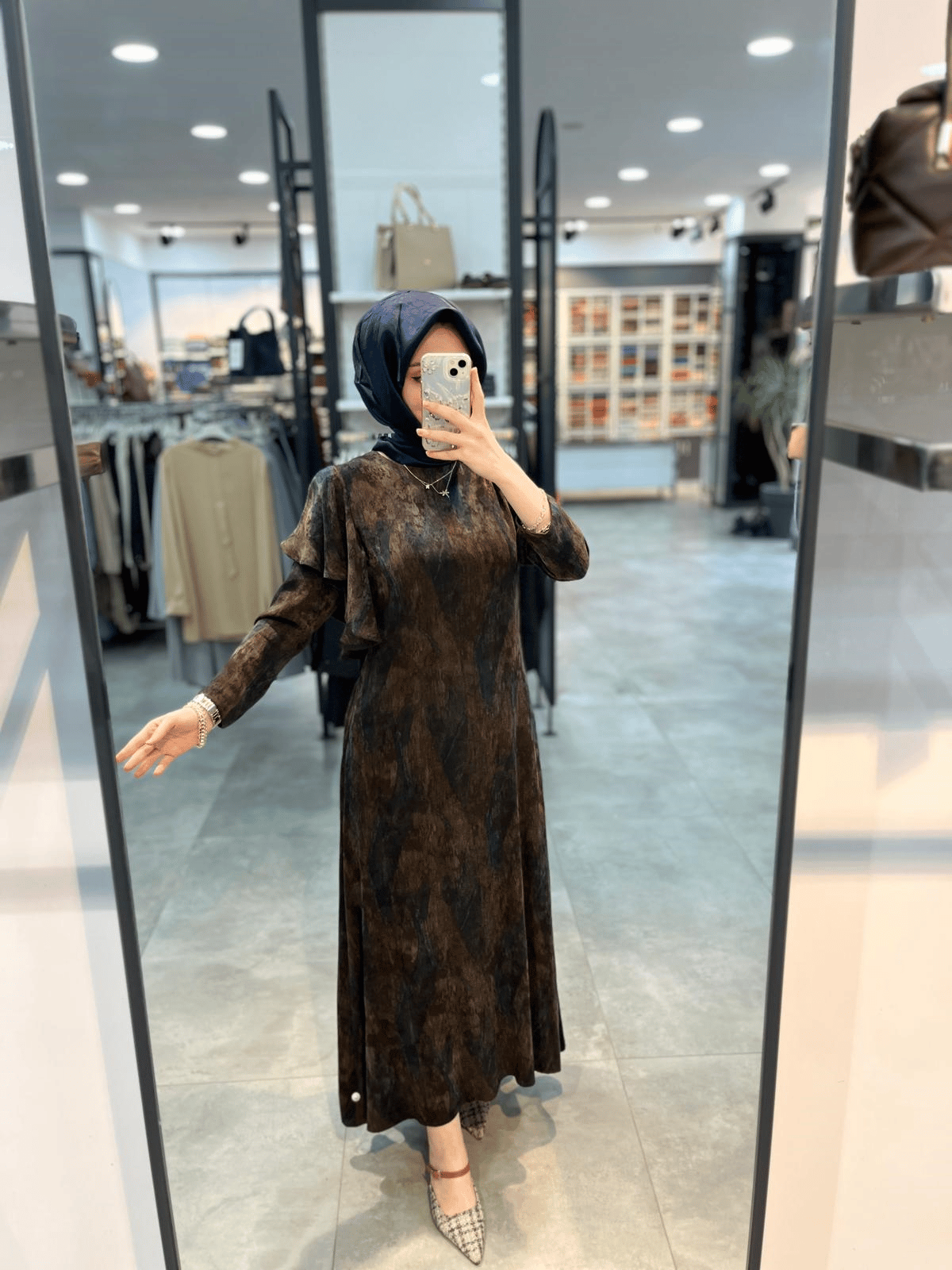 Alesya Omuzu Fırfırlı Kuşak Kemerli Desenli Cupra Elbise - Kahve