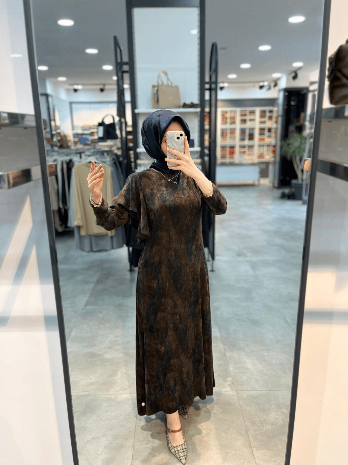 Alesya Omuzu Fırfırlı Kuşak Kemerli Desenli Cupra Elbise - Kahve
