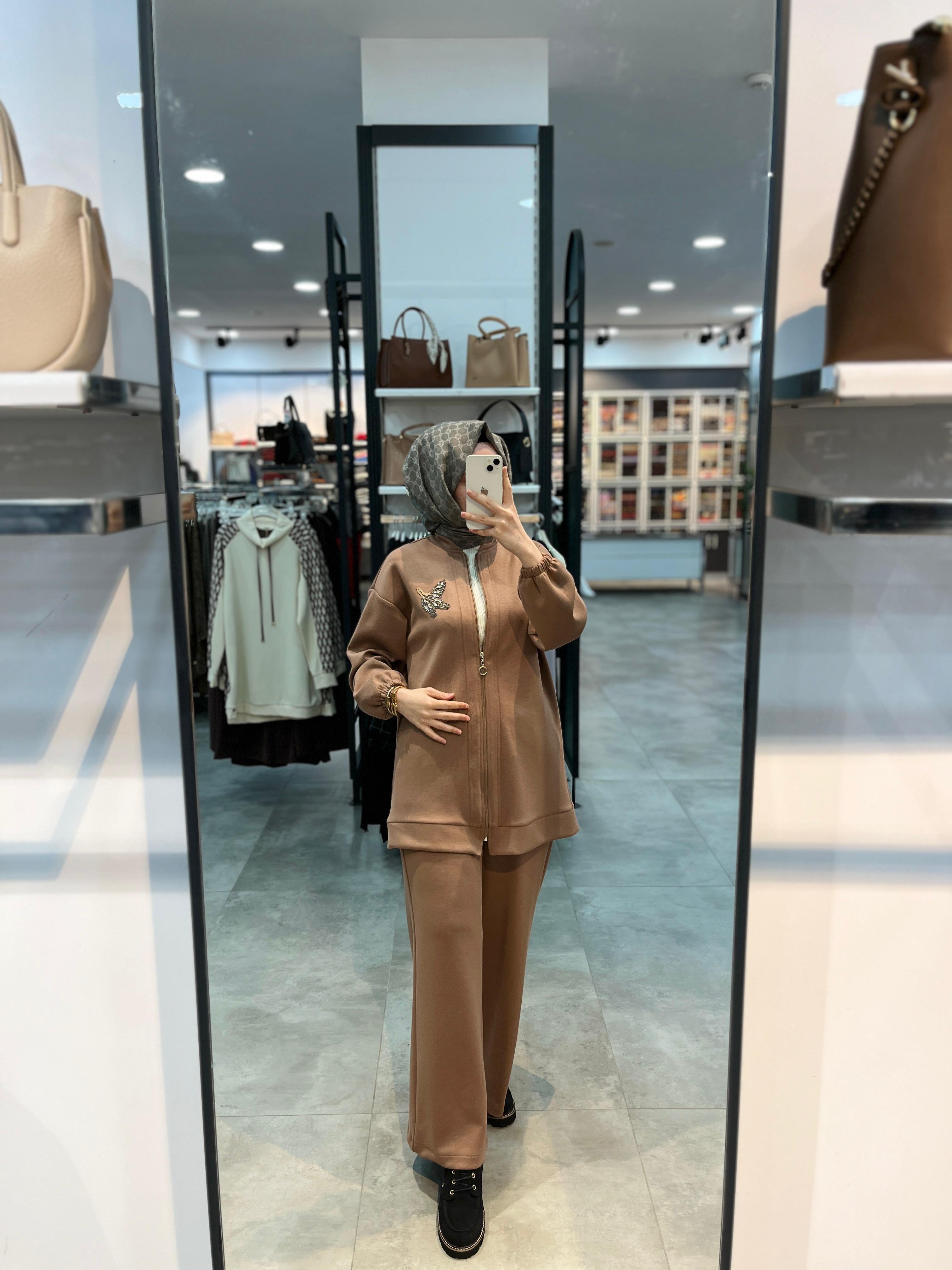 Alesya Önü Fermuarlı Broş Detaylı Örme Takım - Açık Kahve