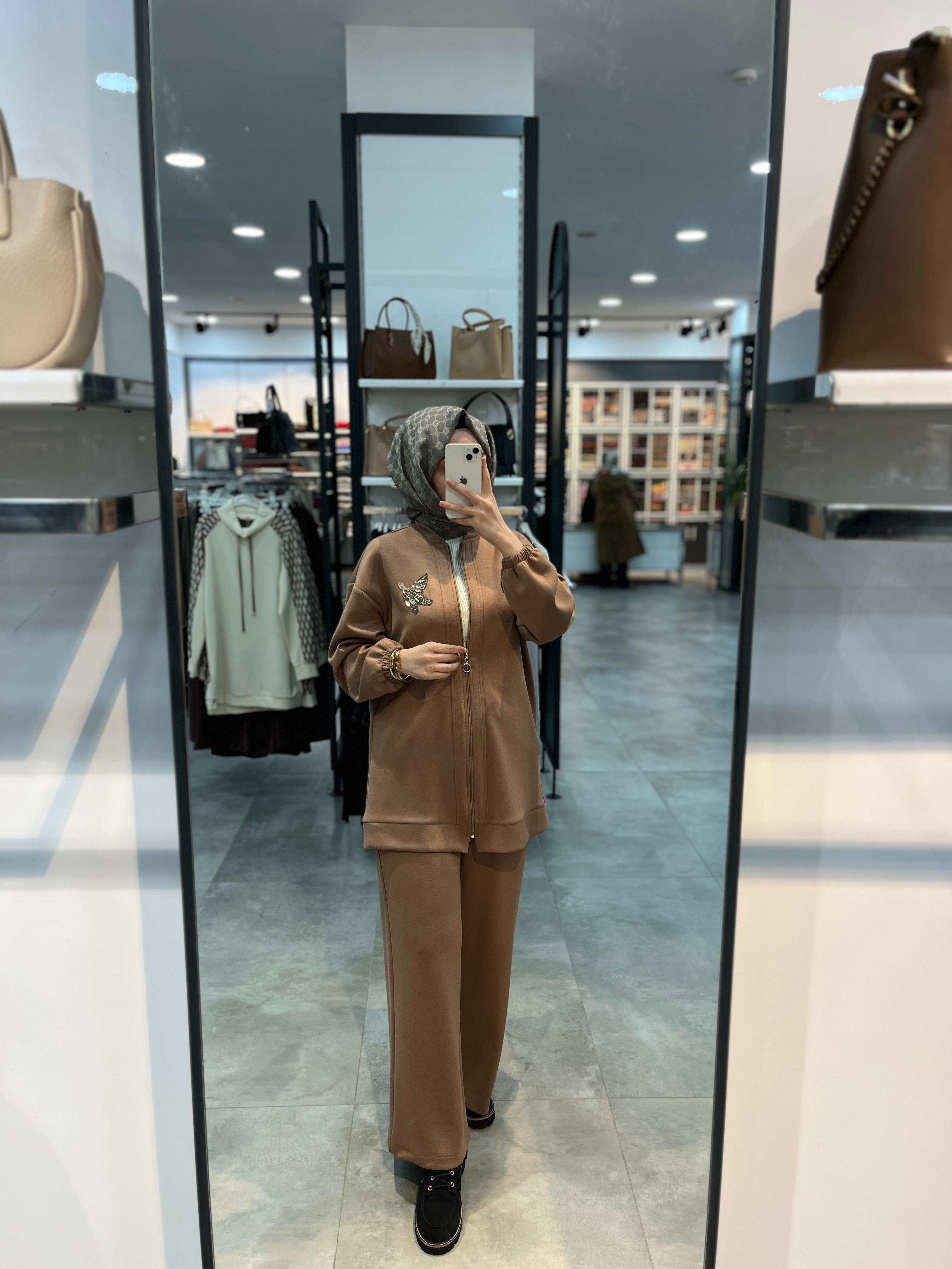 Alesya Önü Fermuarlı Broş Detaylı Örme Takım - Açık Kahve