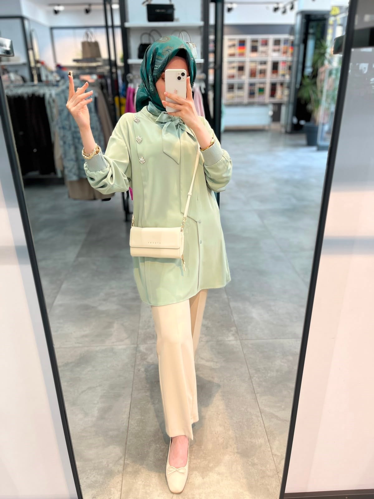 Alesya Yaka Fular Detaylı Taşlı Tunik - Mint